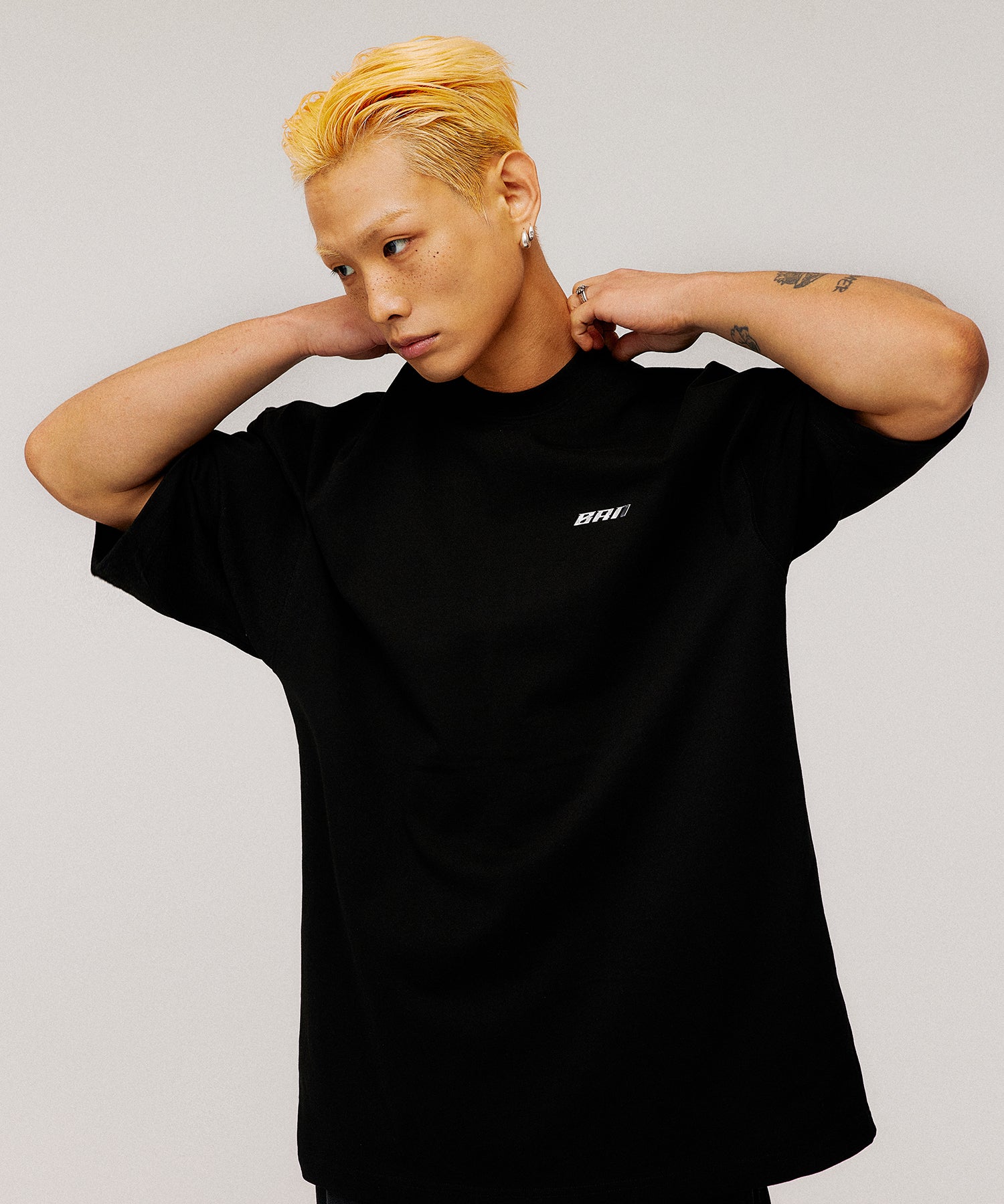 SILVER BRN SEMI OVER FIT T-SHIRTS [BLACK]
