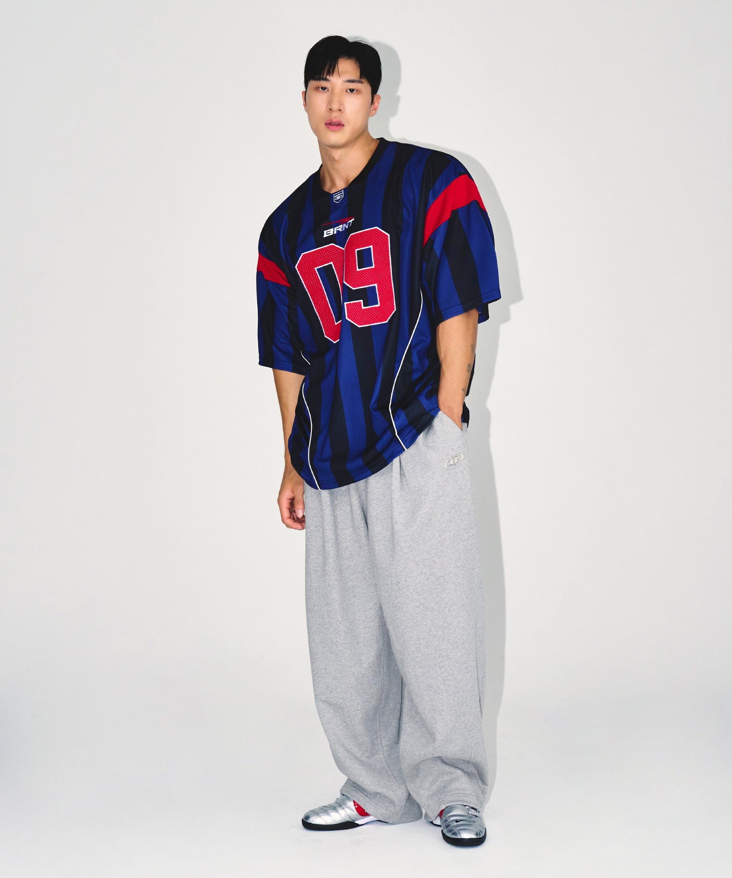 【予約販売：ご注文より1～3週間後に発送予定】09 APPLIQUE RUGBY JERSEY T-SHIRTS [BLUE]