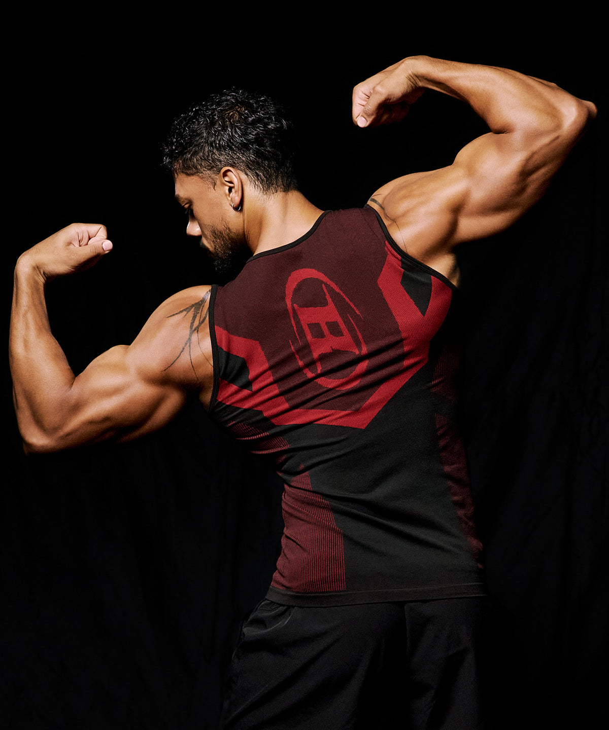 【韓国限定】BRN ECLIPSE SEAMLESS SLEEVELESS [RED]