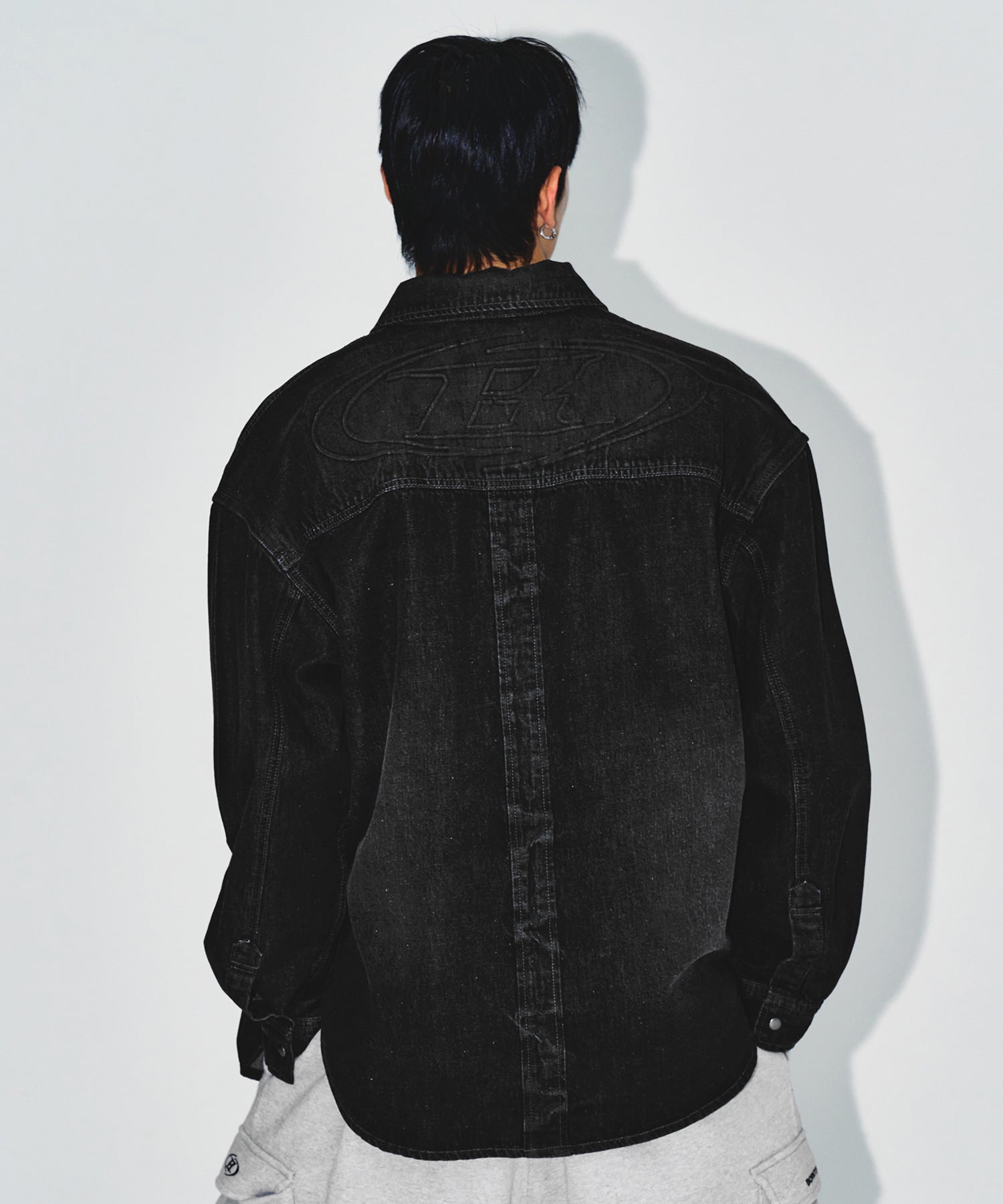 【予約販売：ご注文より1～3週間後に発送予定】WASHED DENIM OVER FIT SHIRTS [BLACK DENIM]