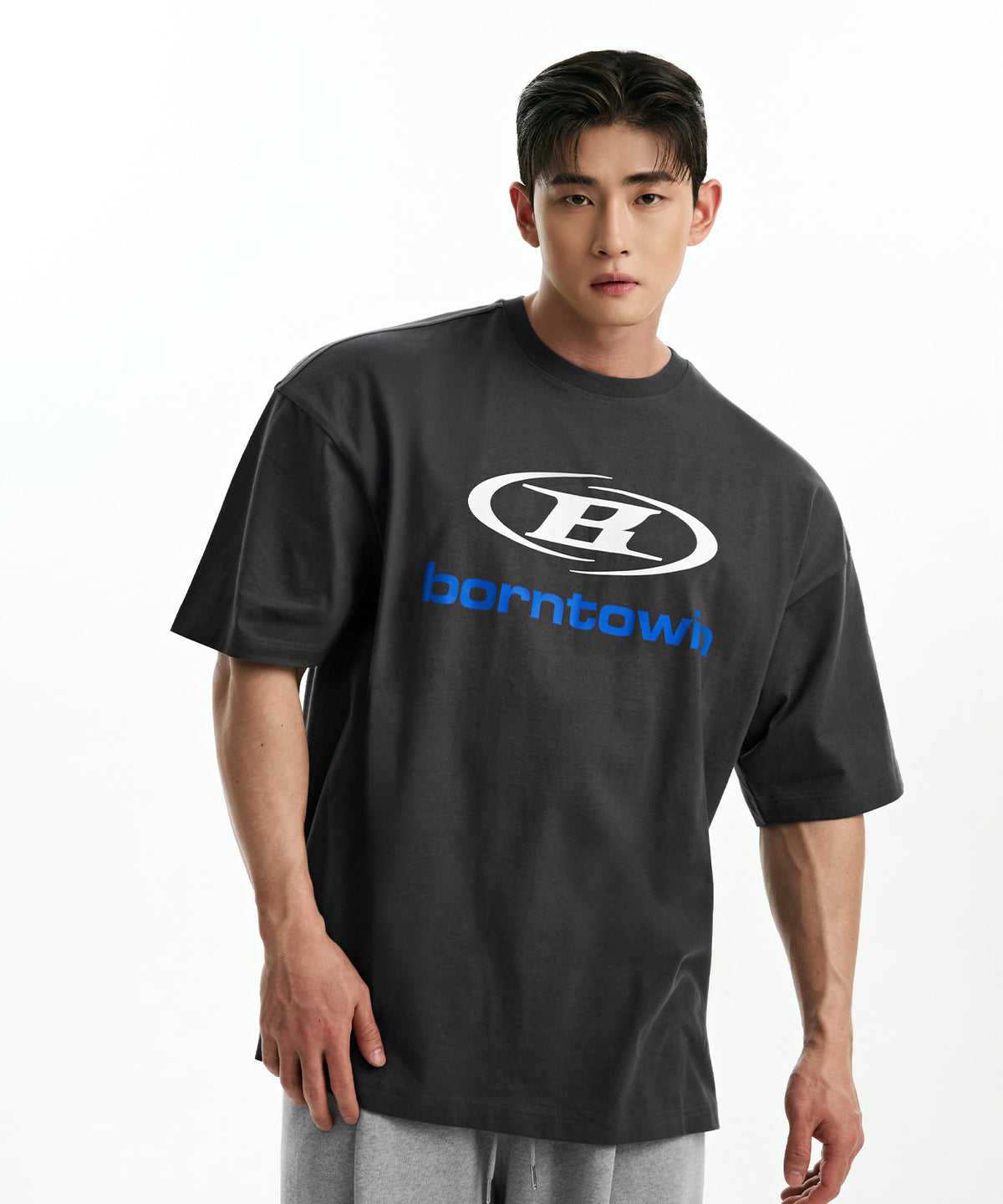 【韓国限定】SYMBOL B LOGO T-SHIRTS [CHARCOAL]