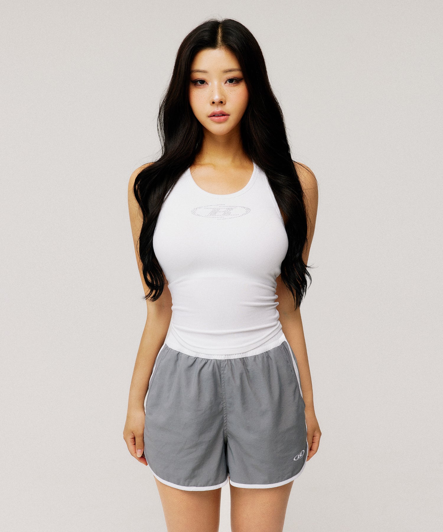 W SYMBOL B NYLON DOLPHIN SHORTS [GREY]