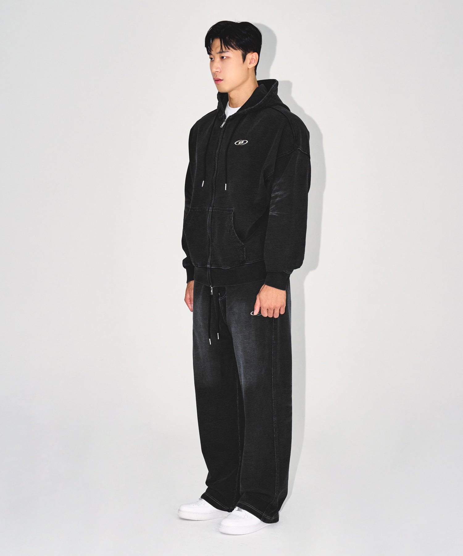 【予約販売：ご注文より1～3週間後に発送予定】DENIM LIKE SWEAT PANTS [BLACK DENIM]