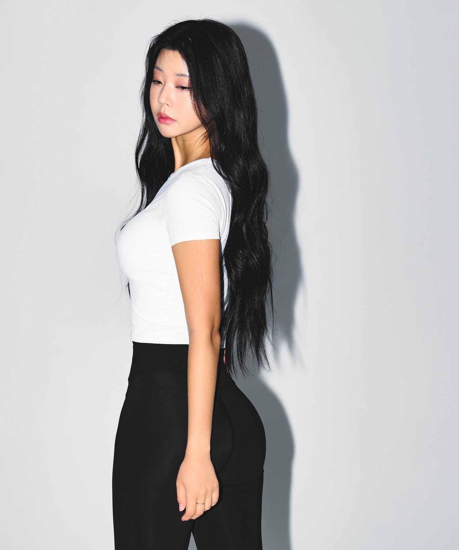 【予約販売：ご注文より1～3週間後に発送予定】W FITNESS RIBBED T-SHIRTS [WHITE]