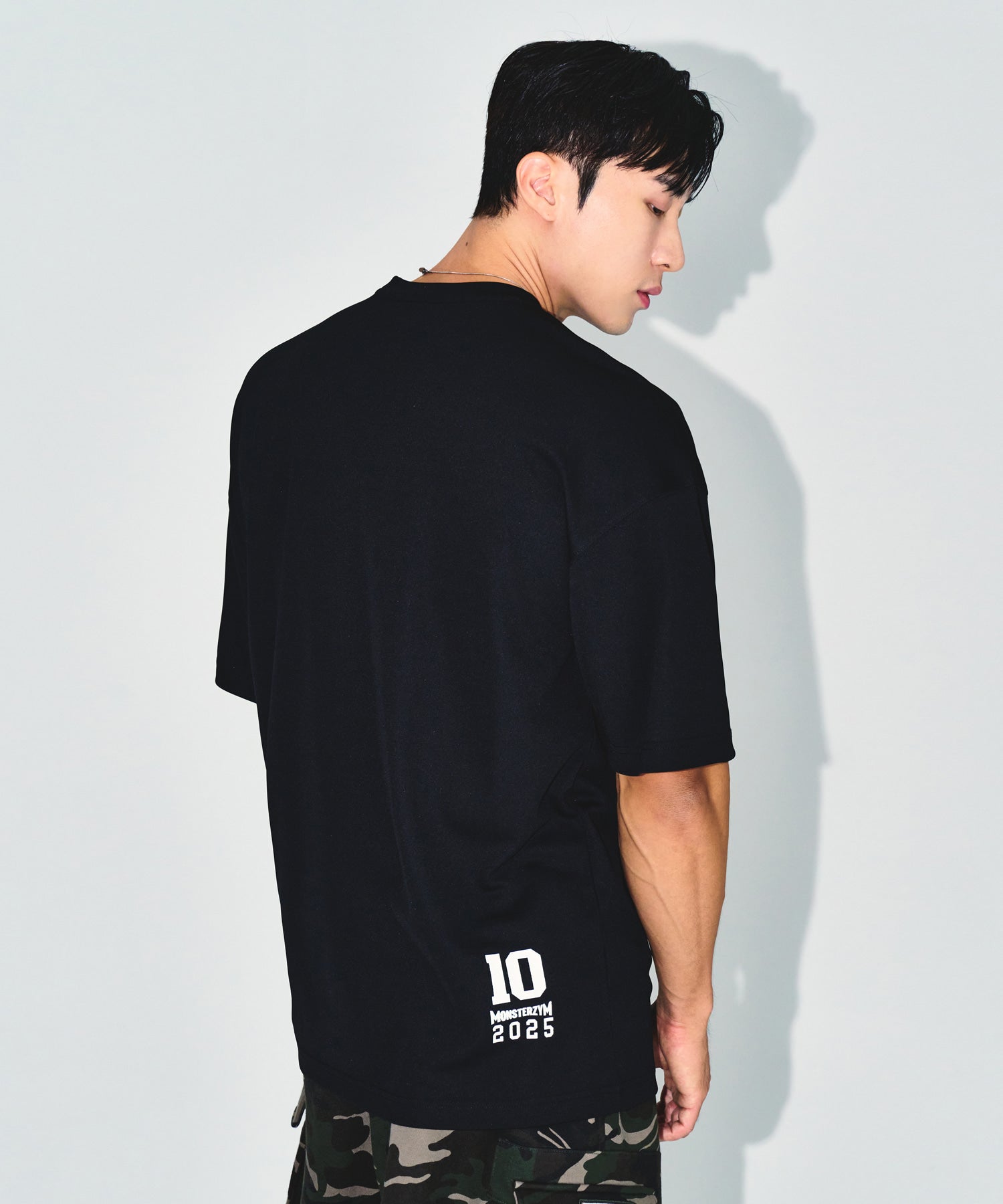 【予約販売：ご注文より1～3週間後に発送予定】MONSTERZYM 10th SEMI OVER FIT T-SHIRTS [BLACK]