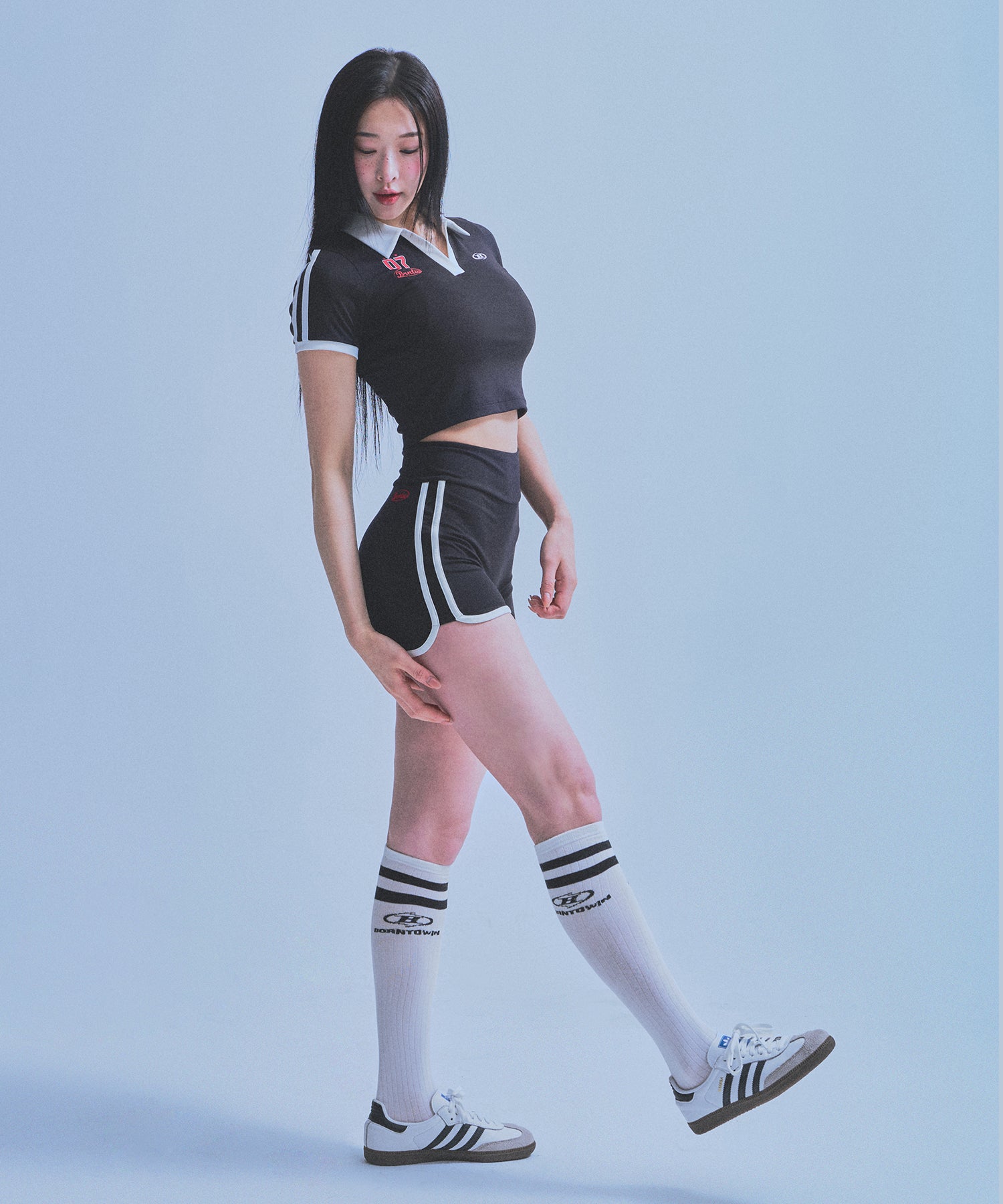 W BRNTW FOOTBALL CROP T-SHIRTS [BLACK]
