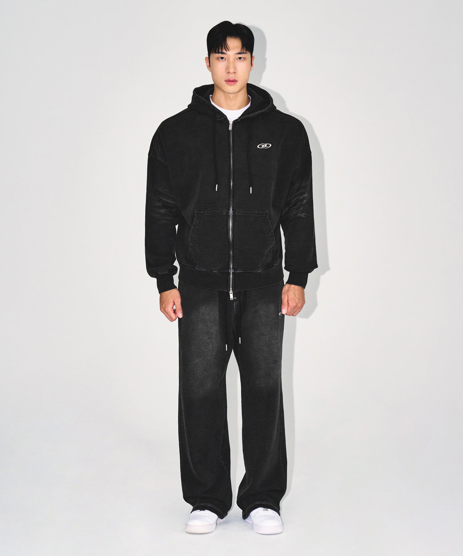 【予約販売：ご注文より1～3週間後に発送予定】DENIM LIKE SWEAT PANTS [BLACK DENIM]
