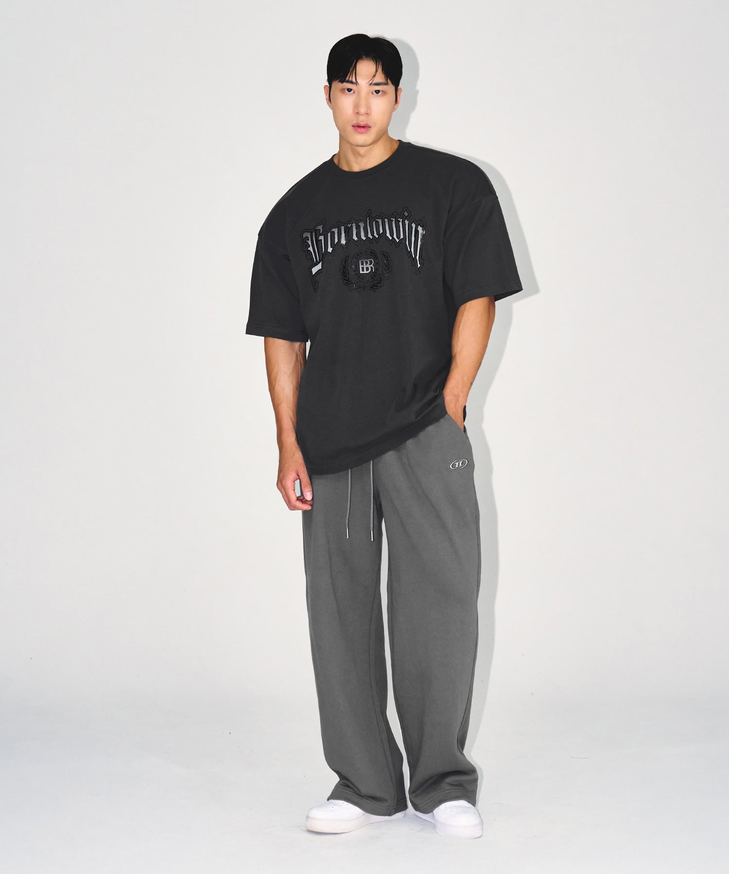 【予約販売：ご注文より1～3週間後に発送予定】EMBLEM LOGO SEMI OVER FIT T-SHIRTS [CHARCOAL]