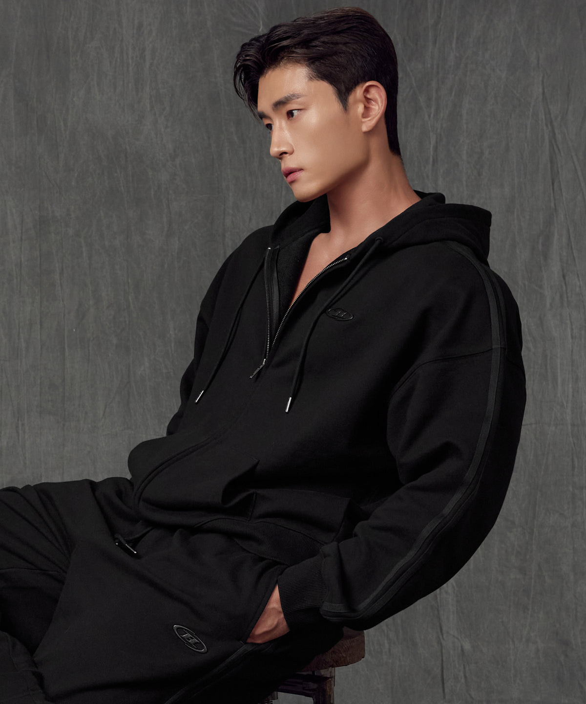 【韓国限定】BLACK CHROME B TRACK LINE HOODIE ZIP-UP [BLACK]