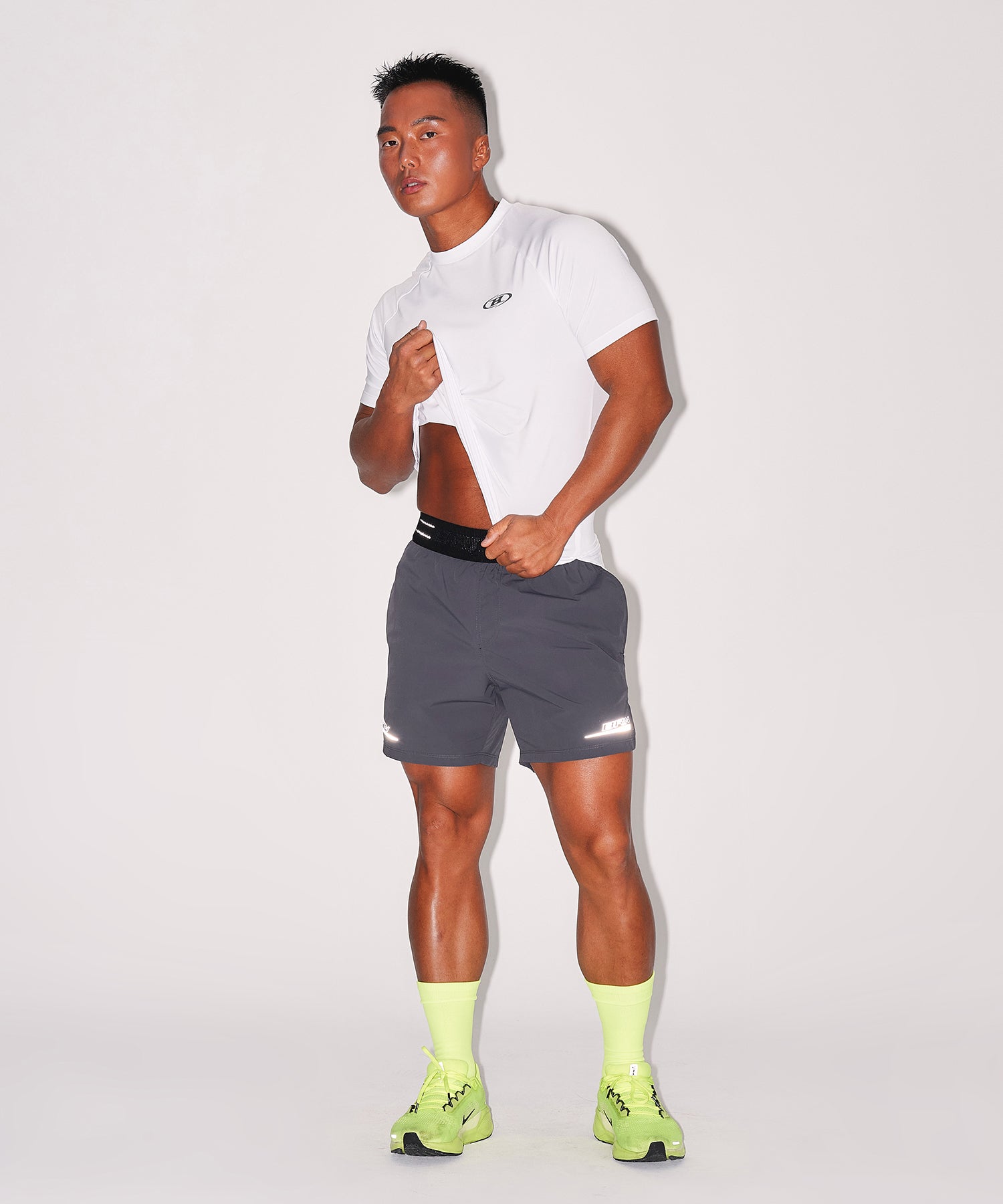 REFLECTIVE OUT BAND ACTIVE SHORTS [CHARCOAL]