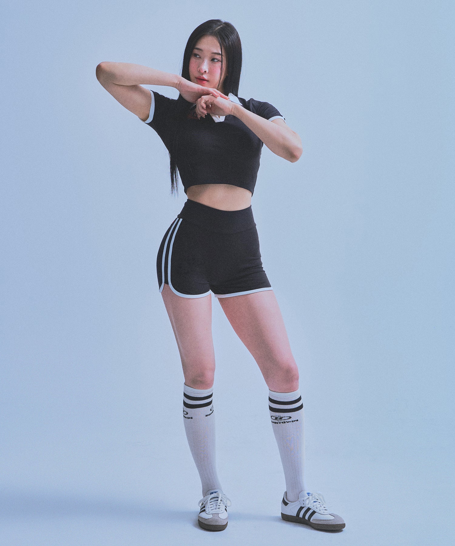 W BRNTW FOOTBALL CROP T-SHIRTS [BLACK]