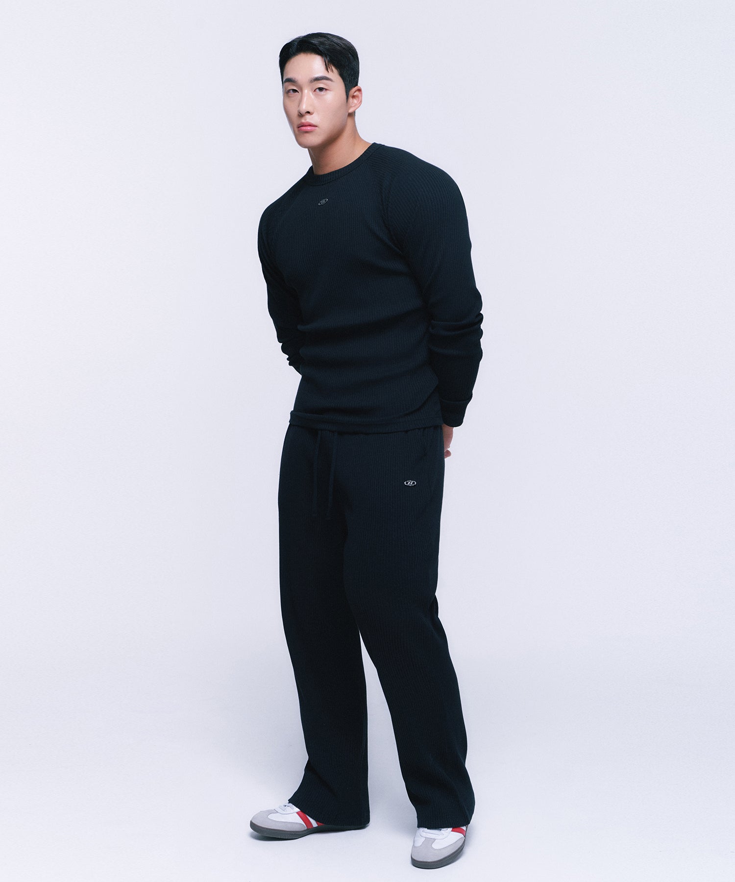 B PENDANT RIBBED LONGSLEEVE [BLACK]