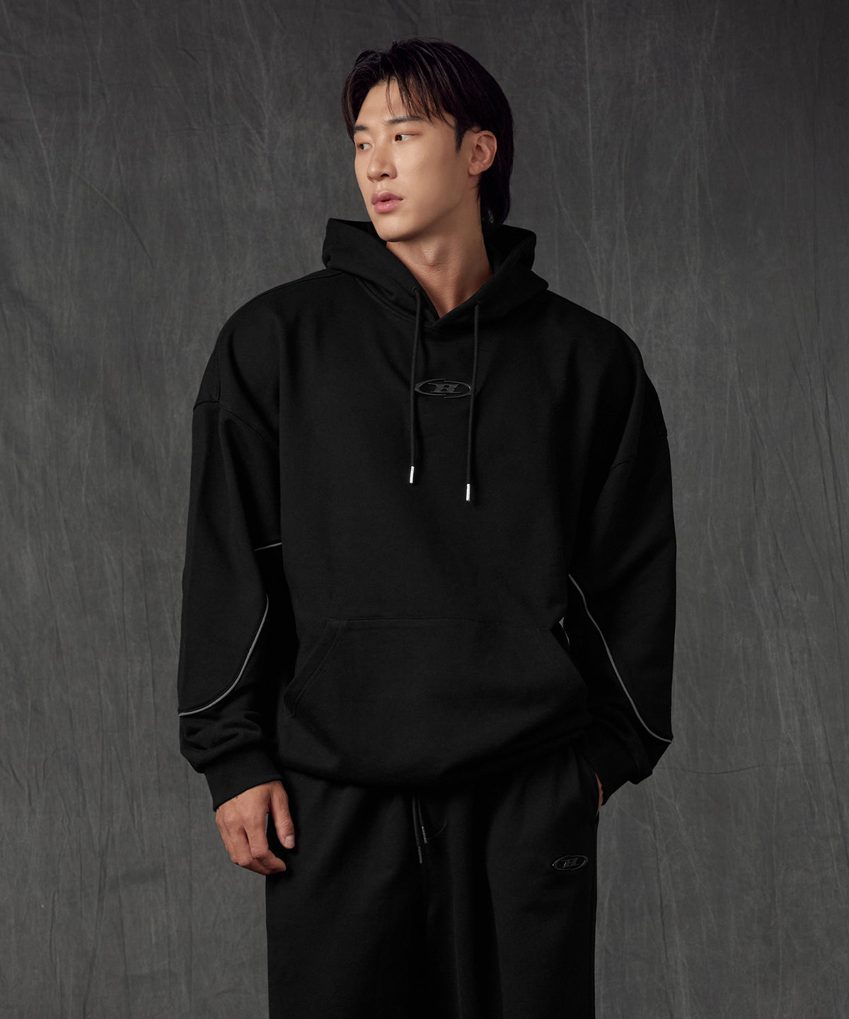 【韓国限定】BLACK CHROME REFLECTIVE LINE HOODIE [BLACK]