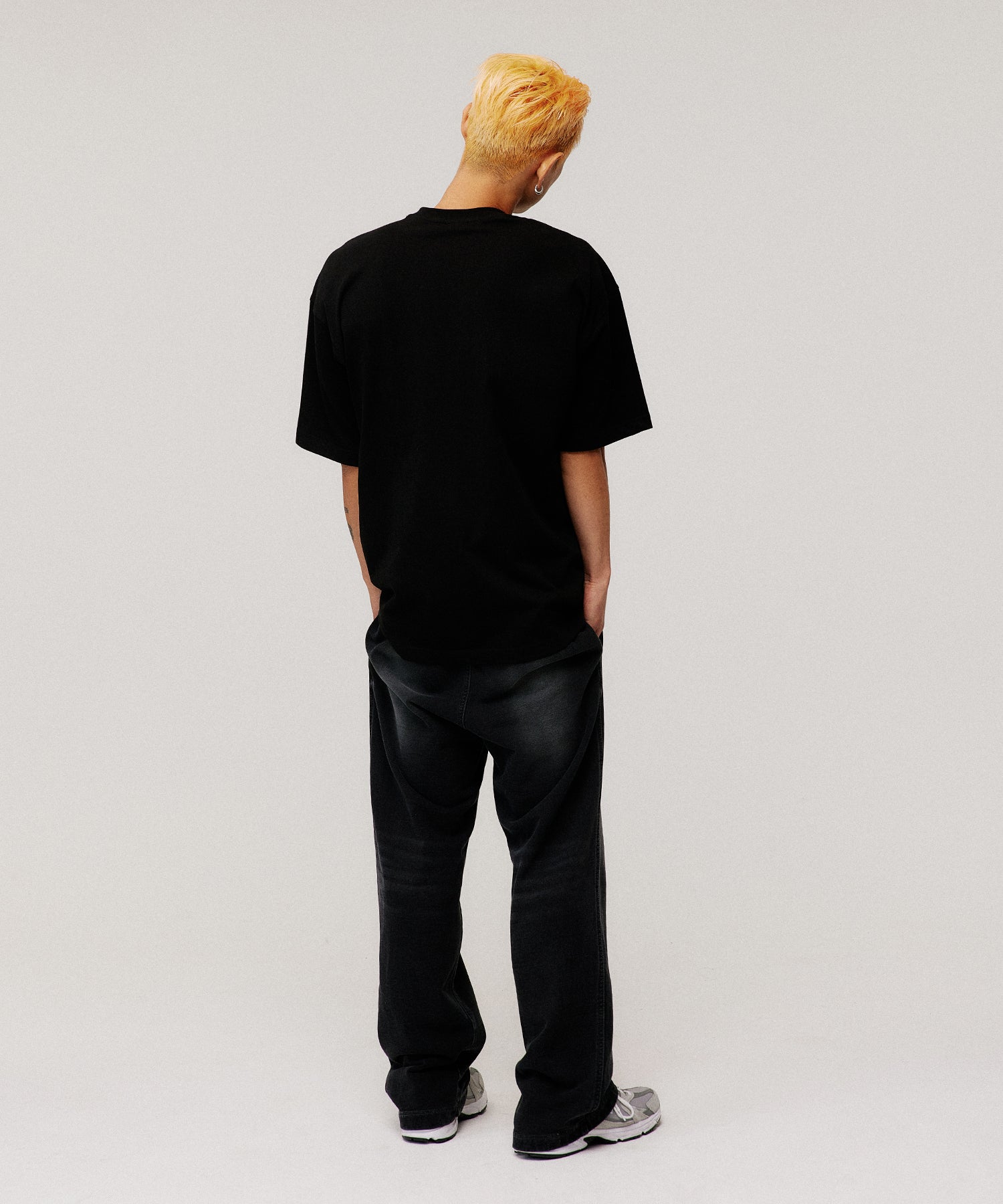 SILVER BRN SEMI OVER FIT T-SHIRTS [BLACK]