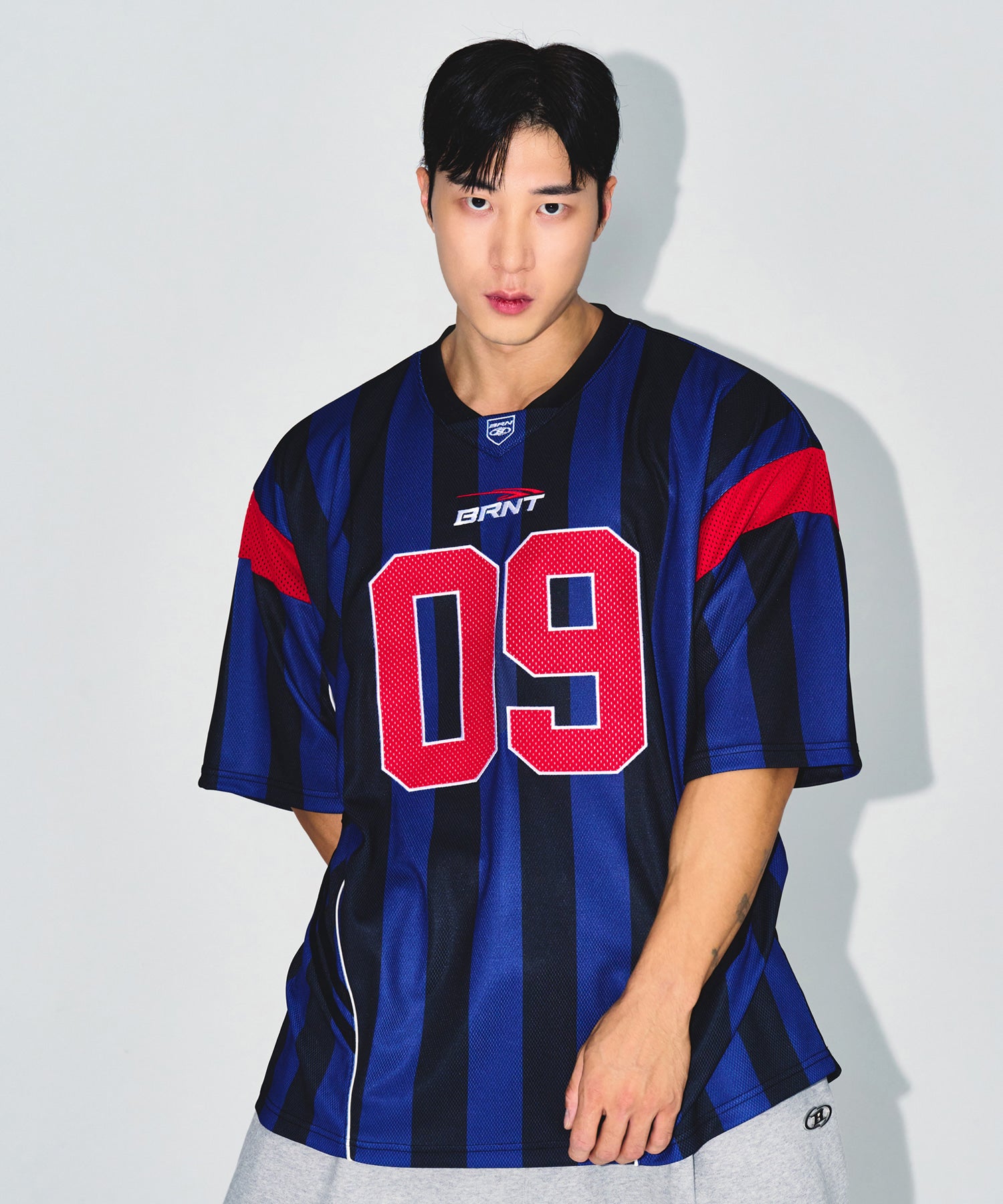 【予約販売：ご注文より1～3週間後に発送予定】09 APPLIQUE RUGBY JERSEY T-SHIRTS [BLUE]