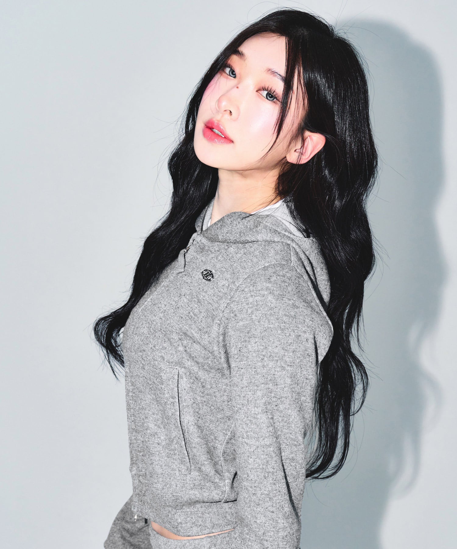 【予約販売：ご注文より1～3週間後に発送予定】W KNIT LIKE SEMI CROP HOODIE ZIP-UP [MELANGE GREY]