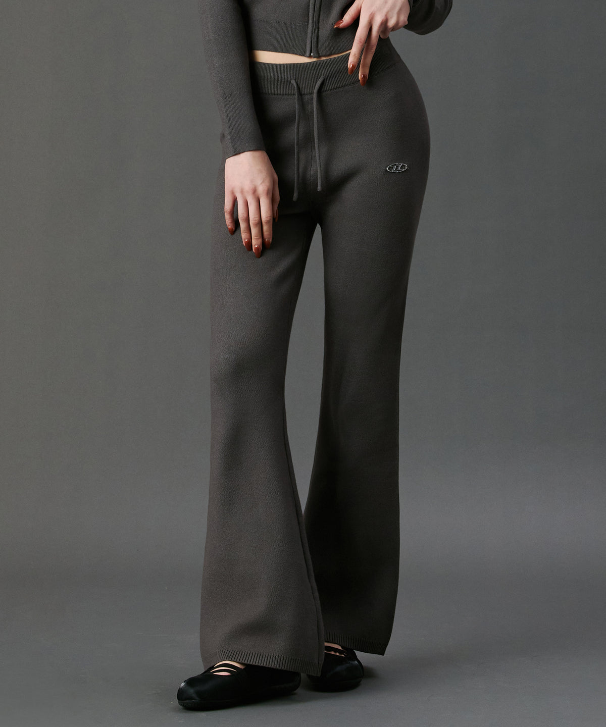 【韓国限定】W B PENDANT KNIT BOOTS CUT PANTS [DARK MELANGE]