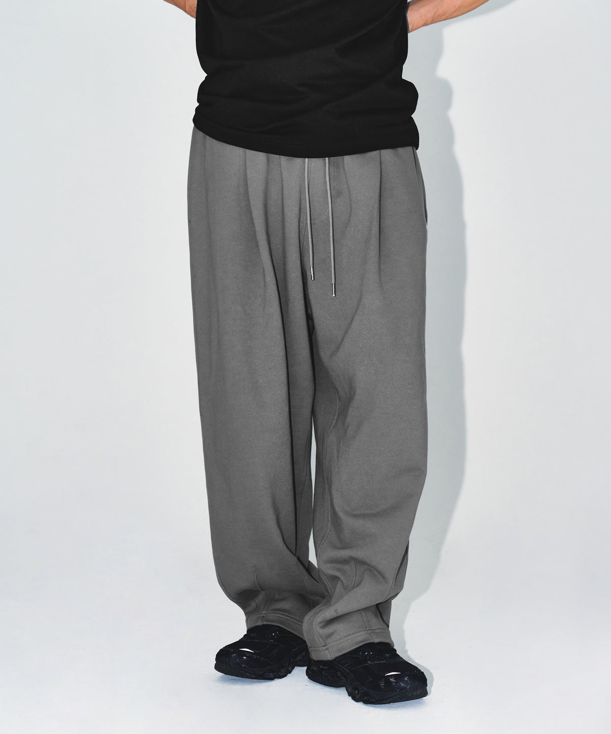【韓国限定】CHROME B MAXI WIDE PANTS [CHARCOAL]