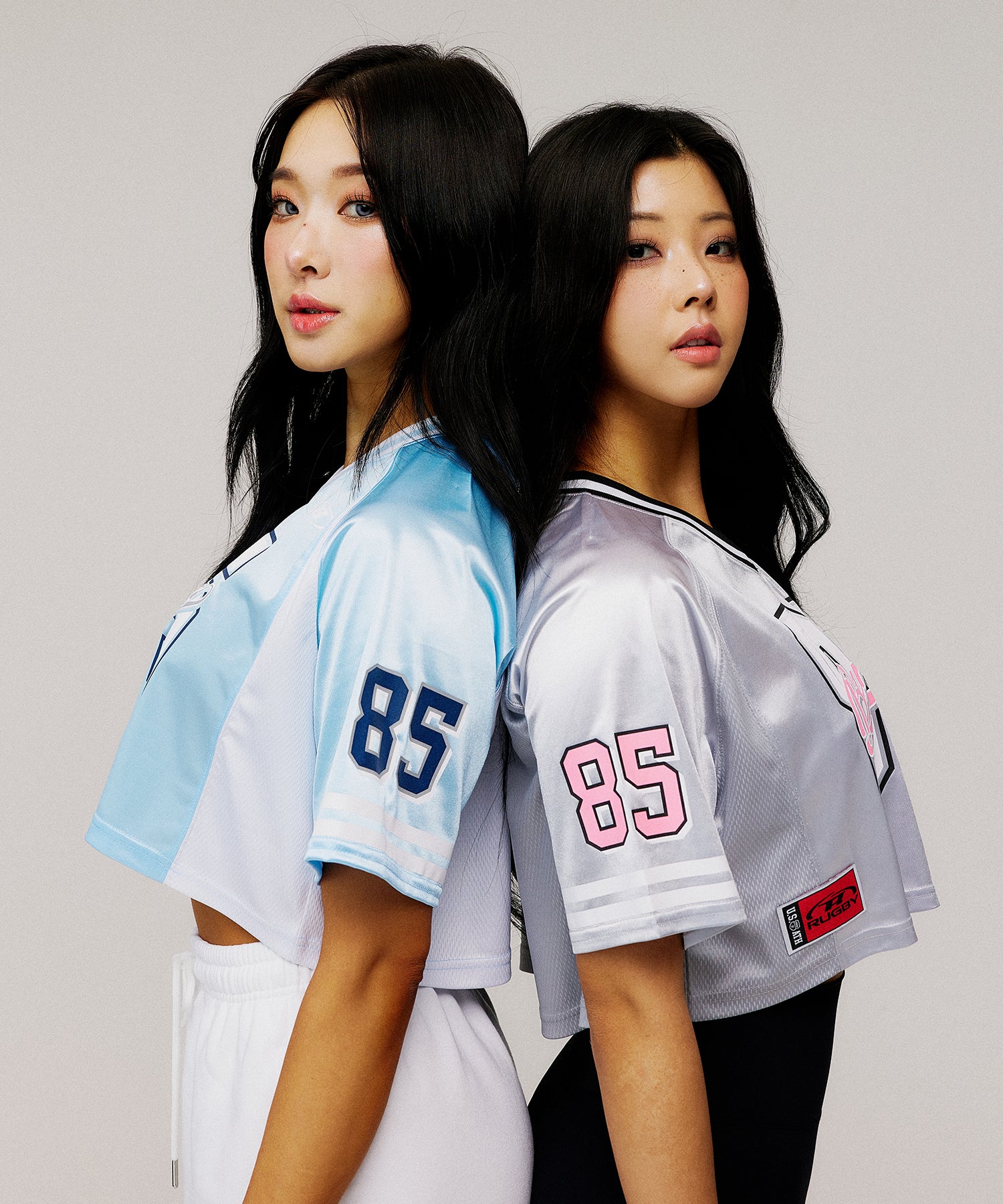 【予約販売：ご注文より1～3週間後に発送予定】W RUGBY JERSEY CROP T-SHIRTS [LIGHT BLUE]
