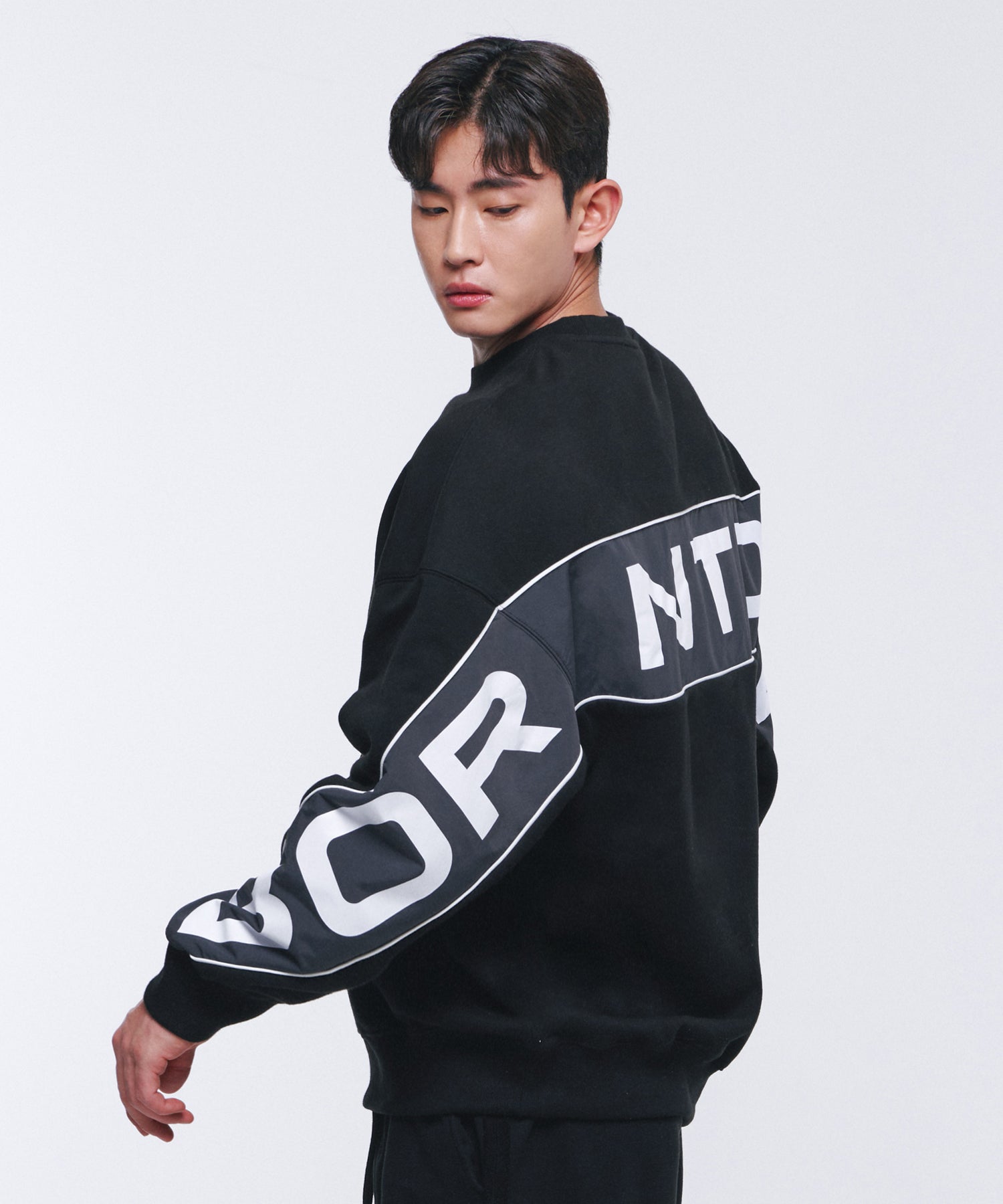 NYLON MIX BOLD SWEATSHIRTS [BLACK]