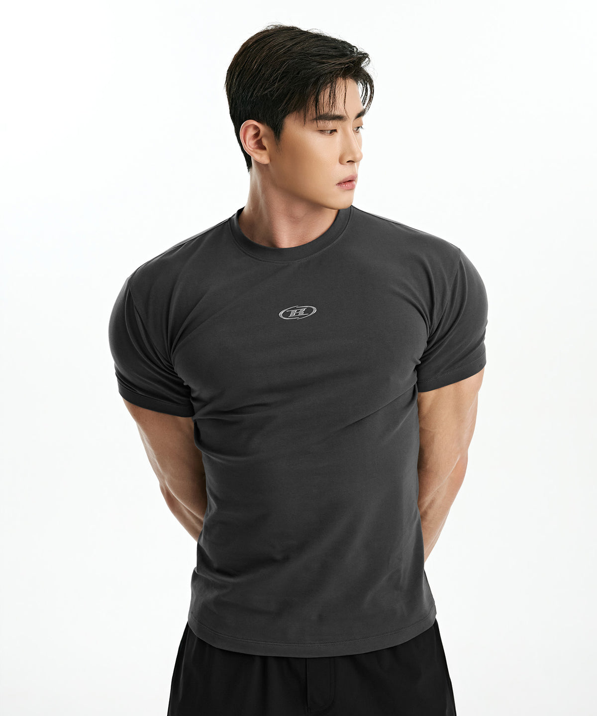 【韓国限定】SILVER B LOGO MUSCLE FIT T-SHIRTS [CHARCOAL]