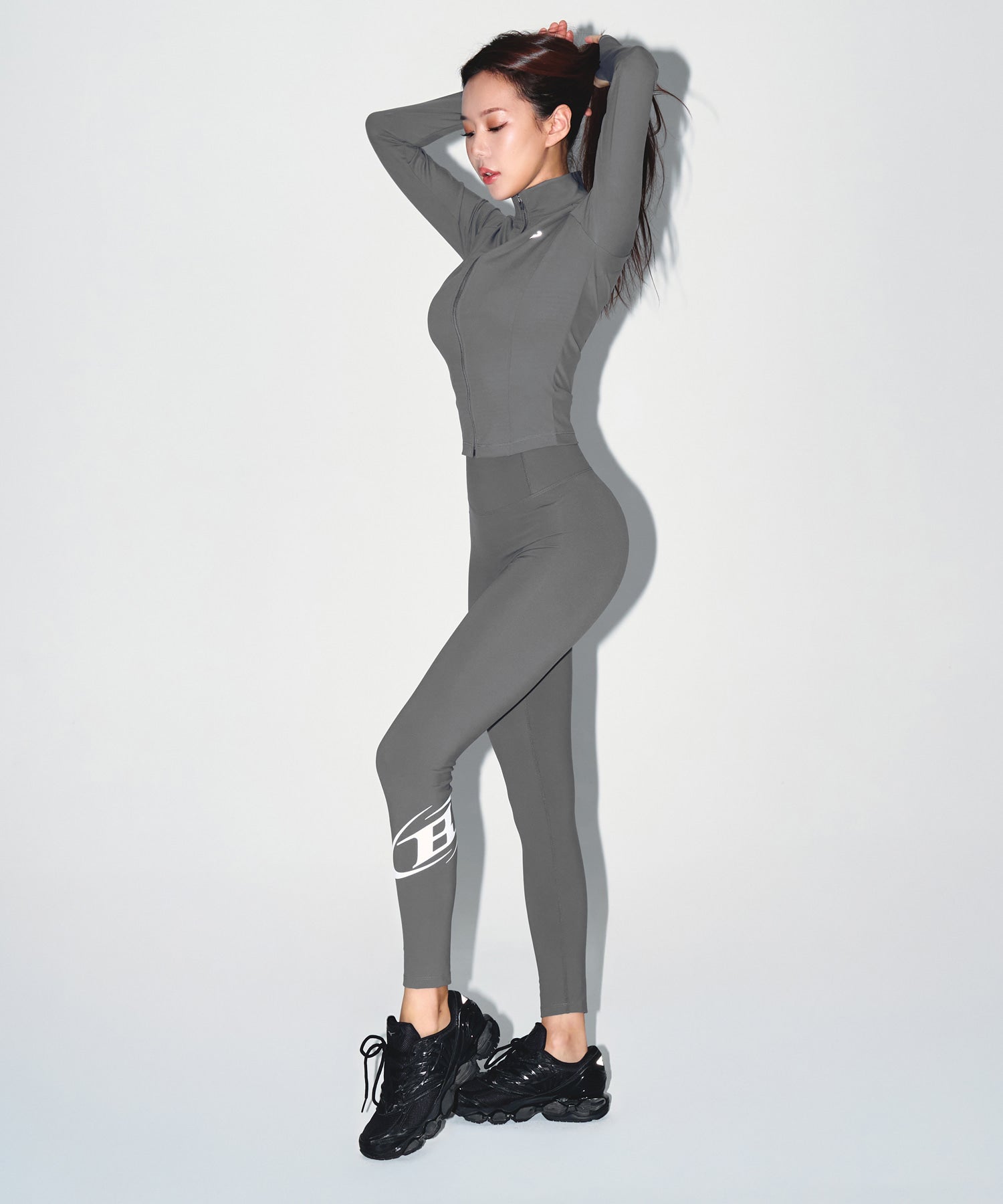 【予約販売：ご注文より1～3週間後に発送予定】W COMPRESSION FULL ZIP UP JACKET [CHARCOAL]