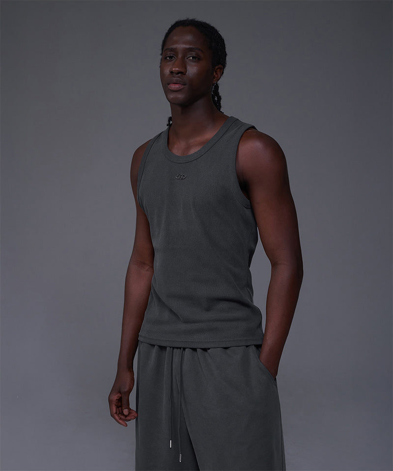 【韓国限定】B PENDANT PIGMENT RIBBED SLEEVELESS [CHARCOAL]