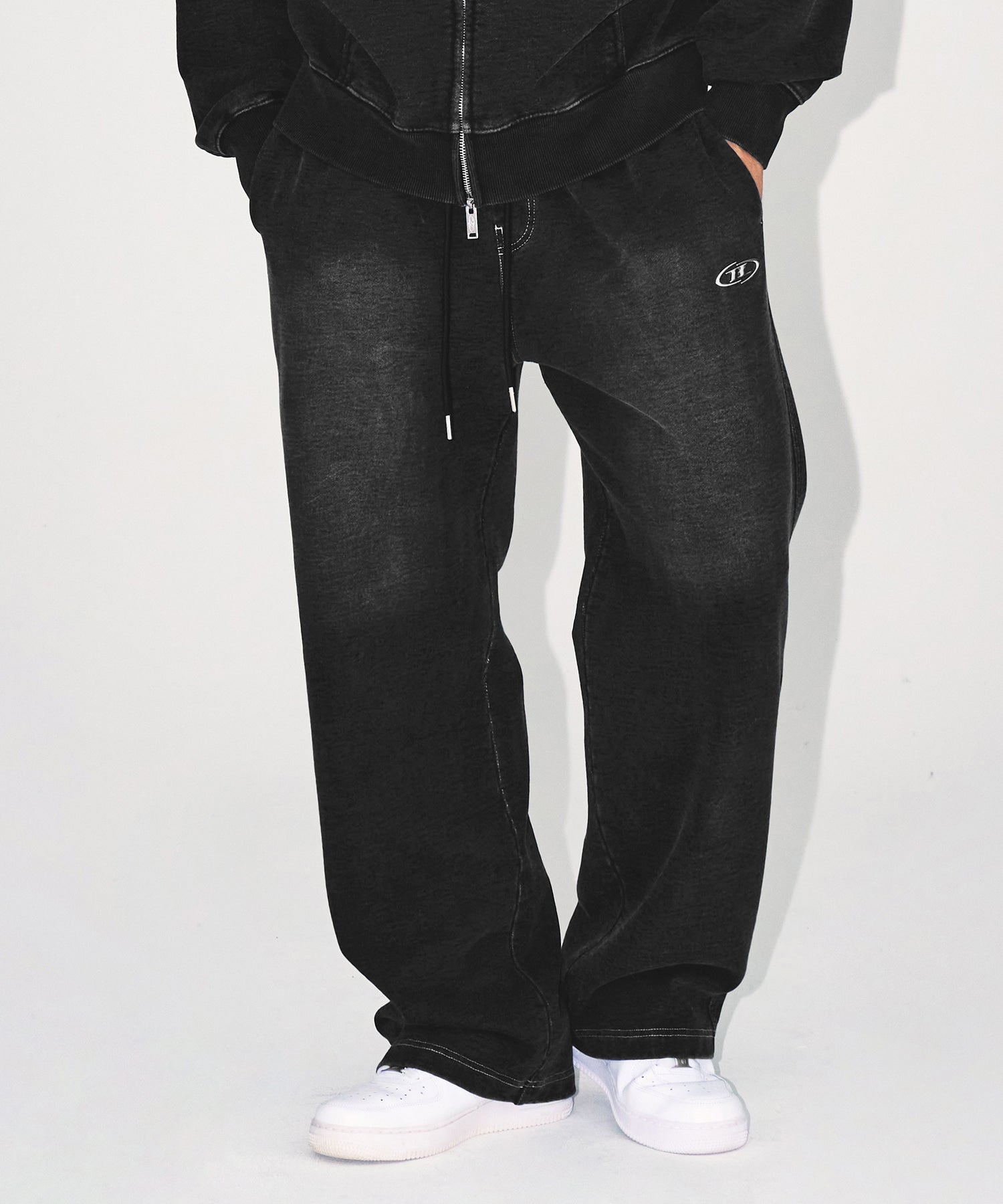 【予約販売：ご注文より1～3週間後に発送予定】DENIM LIKE SWEAT PANTS [BLACK DENIM]