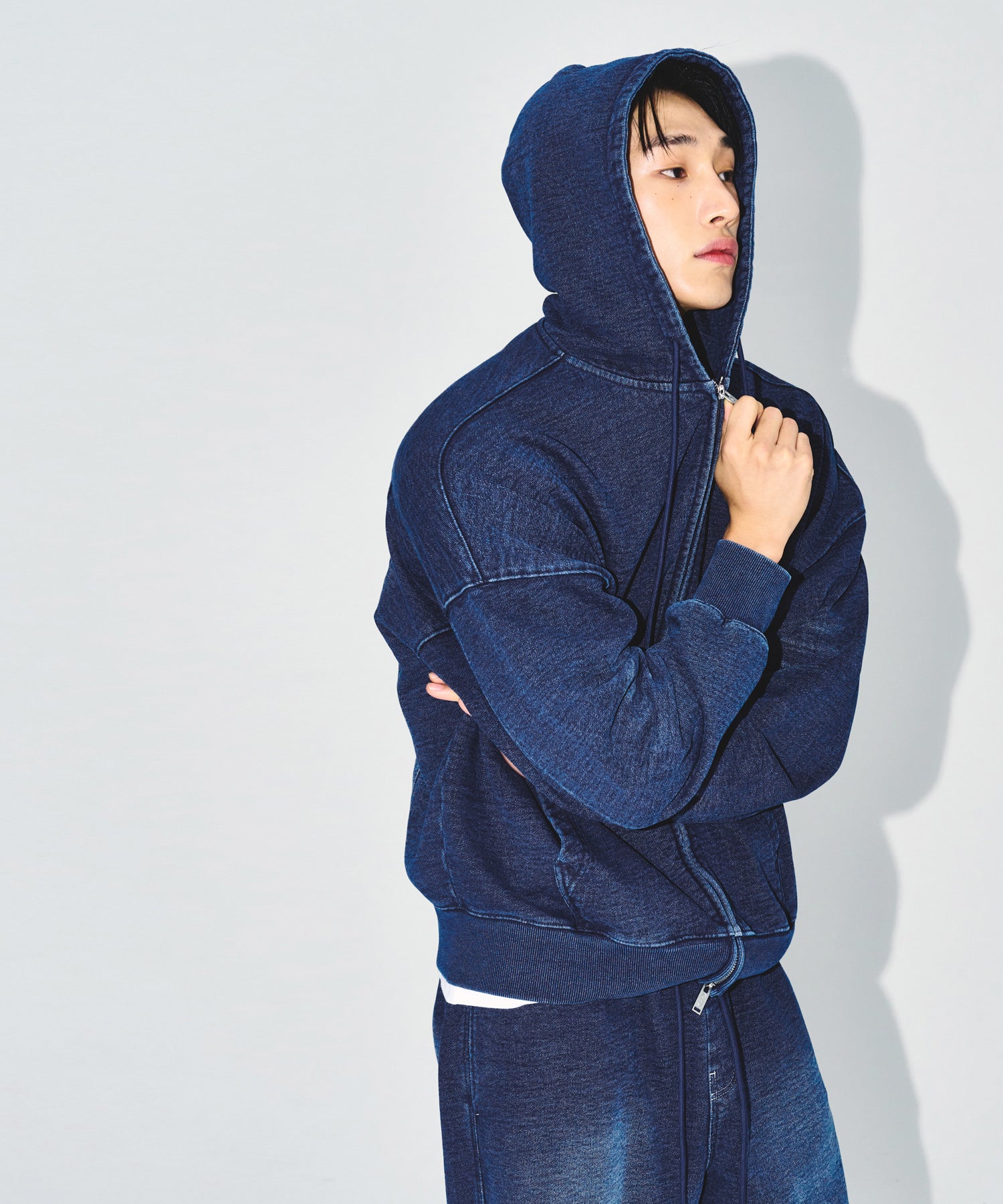 30％OFF / 商品入替】DENIM LIKE HOODIE ZIP-UP [MID DENIM