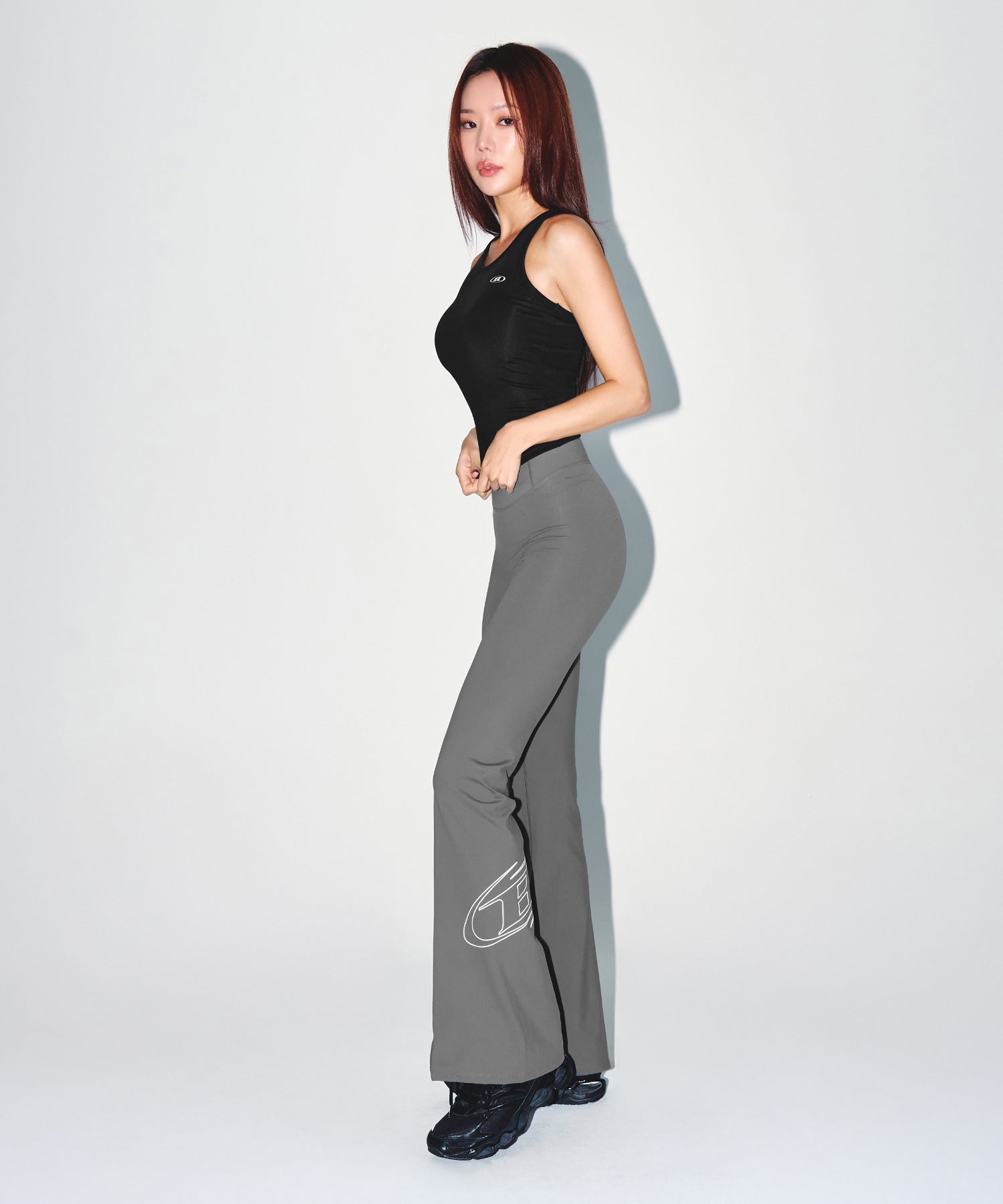 【予約販売：ご注文より1～3週間後に発送予定】W BRN RACER BACK SLEEVELESS [BLACK]