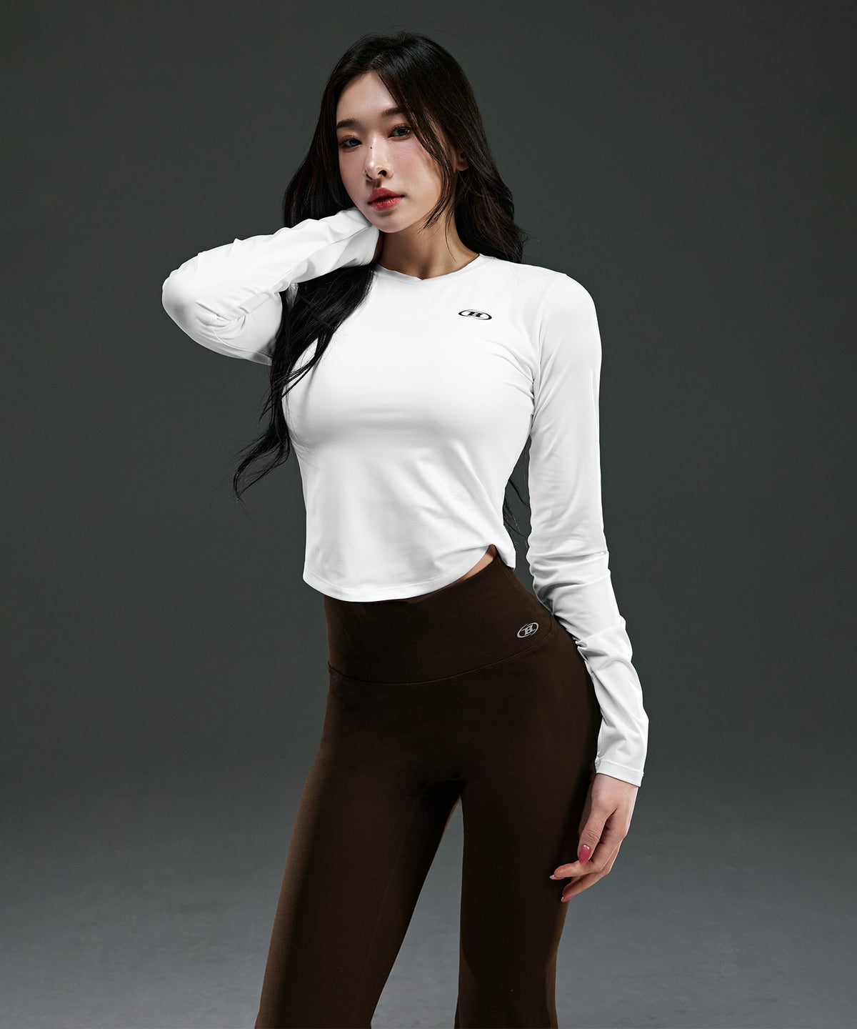 【韓国限定】W SYMBOL B QUICK DRY SEMI CROP LONG SLEEVE [WHITE]