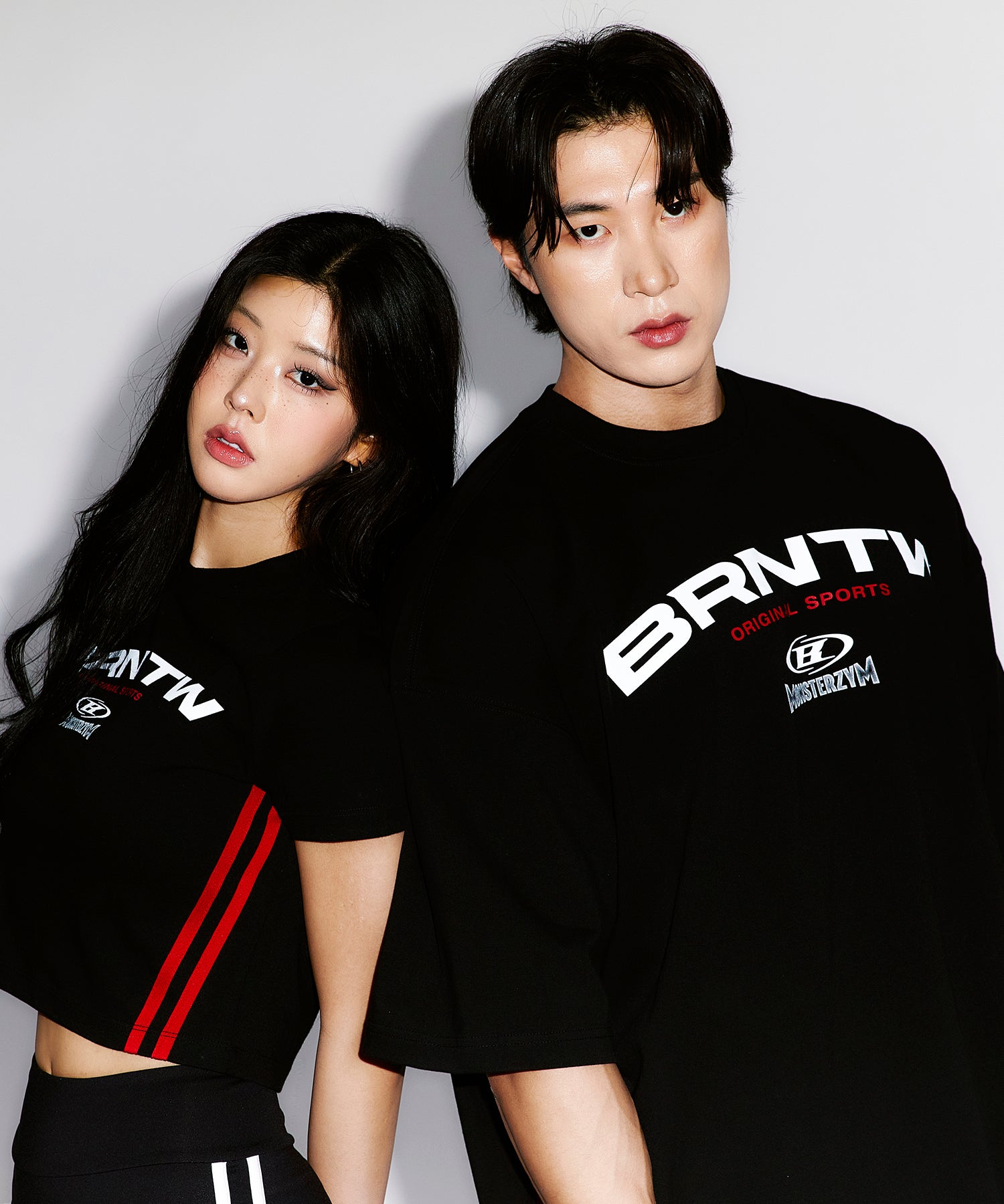 【予約販売：ご注文より1～3週間後に発送予定】MONSTERZYM SEMI CROP T-SHIRTS [BLACK]