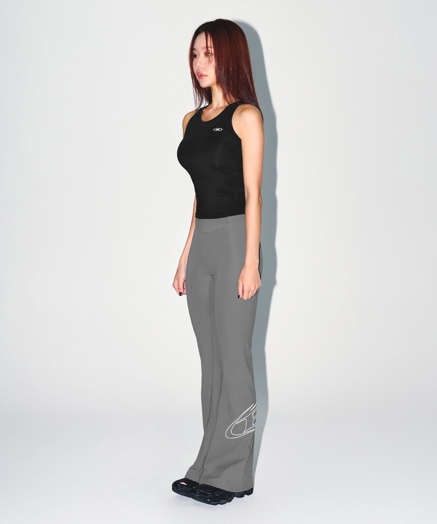 【予約販売：ご注文より1～3週間後に発送予定】W BRN RACER BACK SLEEVELESS [BLACK]