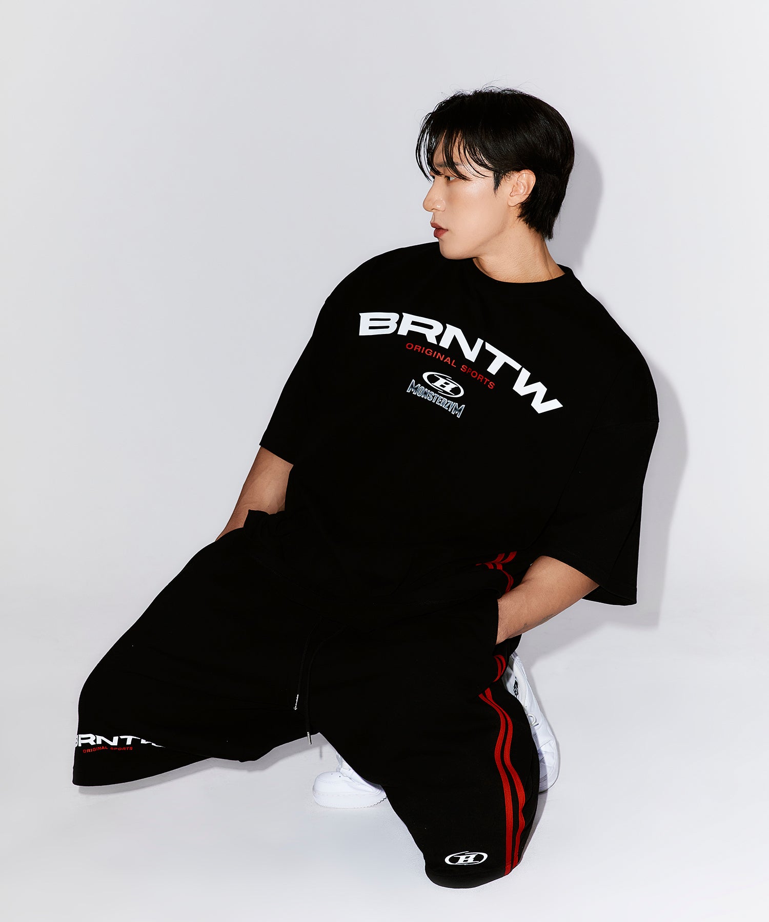 【予約販売：ご注文より1～3週間後に発送予定】MONSTERZYM EXTRA FIT T-SHIRTS [BLACK]