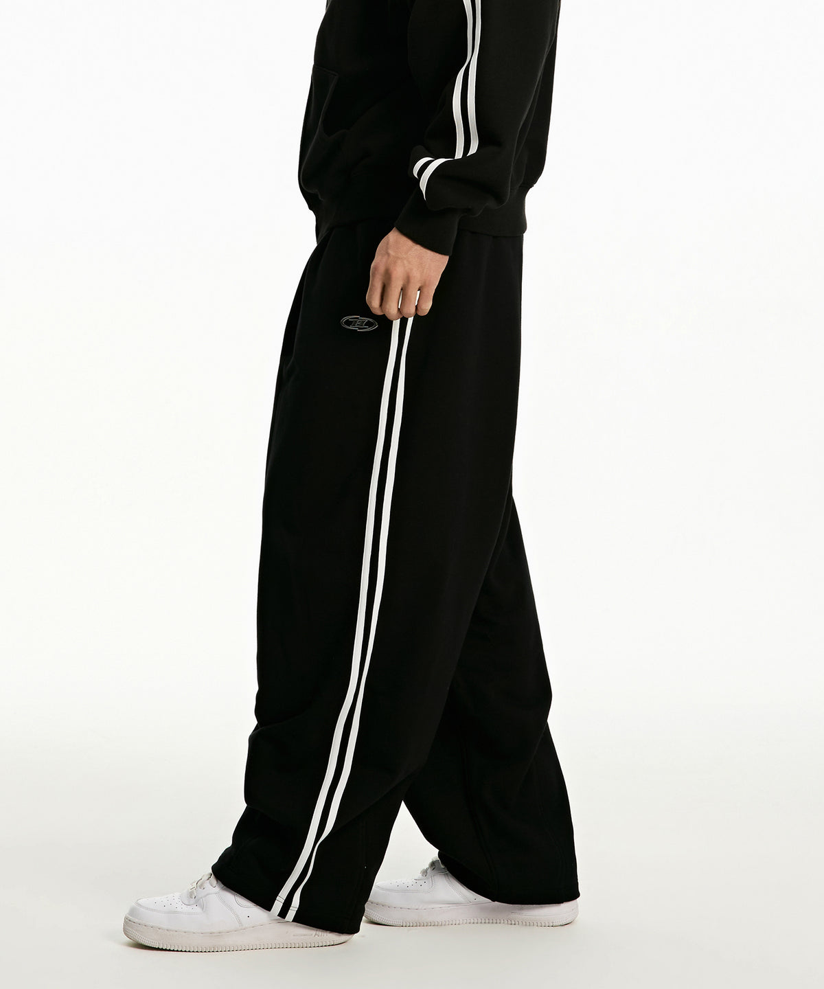 【韓国限定】CHROME B TRACK LINE MAXI WIDE PANTS [BLACK]