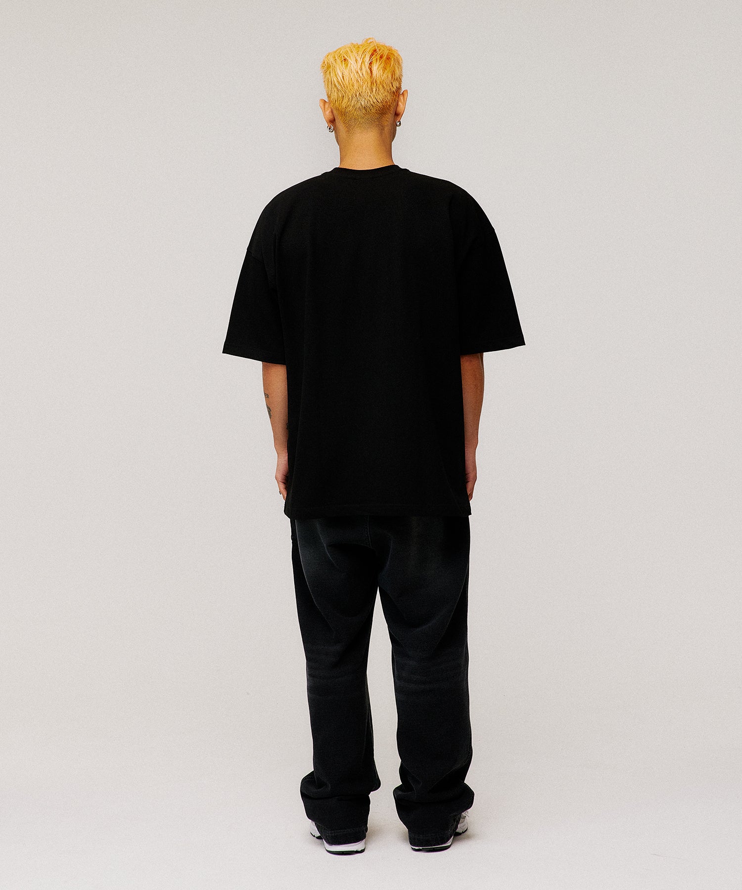 SILVER BRN SEMI OVER FIT T-SHIRTS [BLACK]