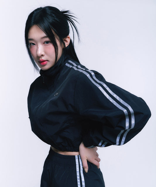 REFLECTIVE LINE CROP WIND BREAKER [BLACK]