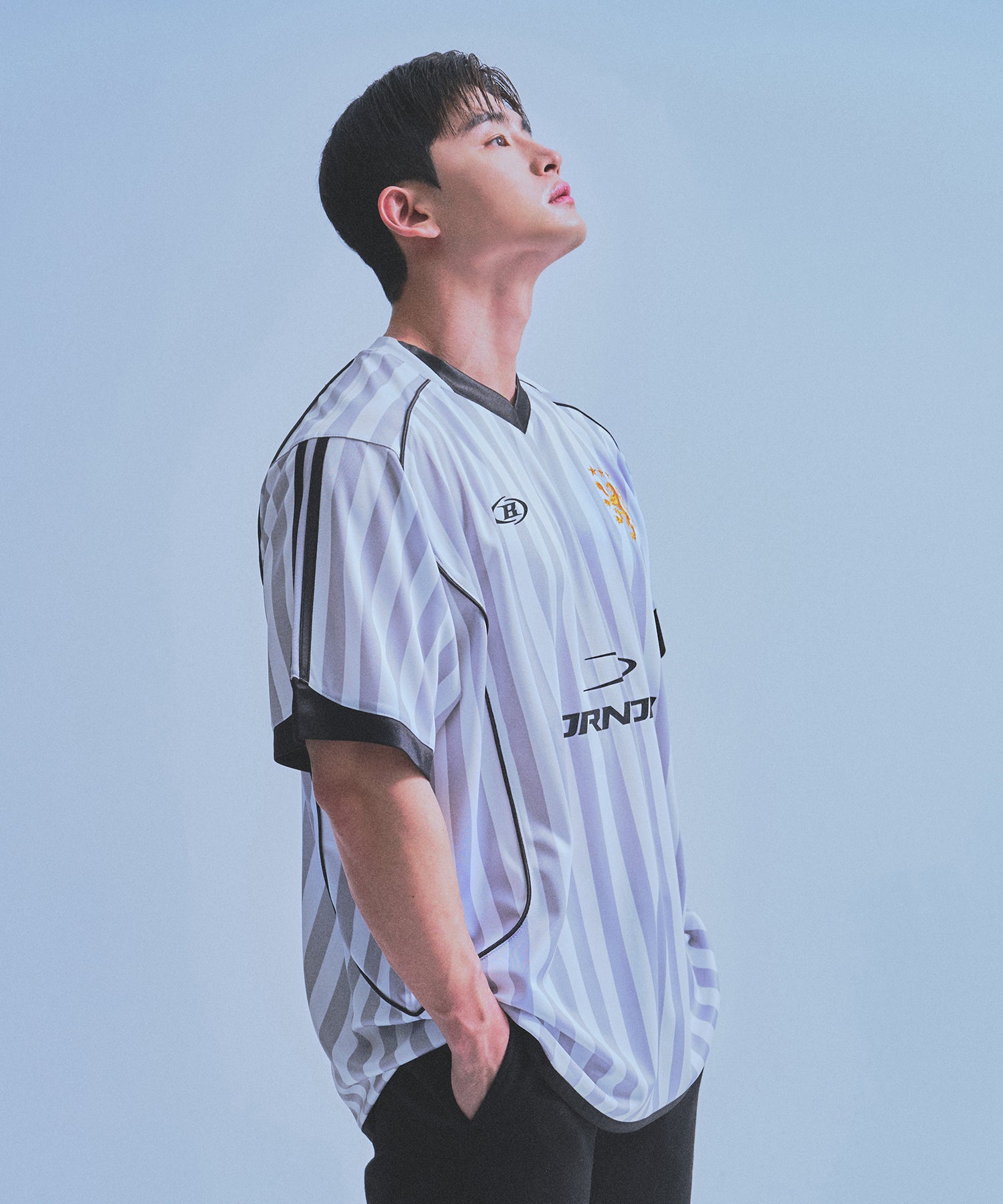【5/30 Release】SYMBOL B SOCCER STRIPE JERSEY [WHITE]