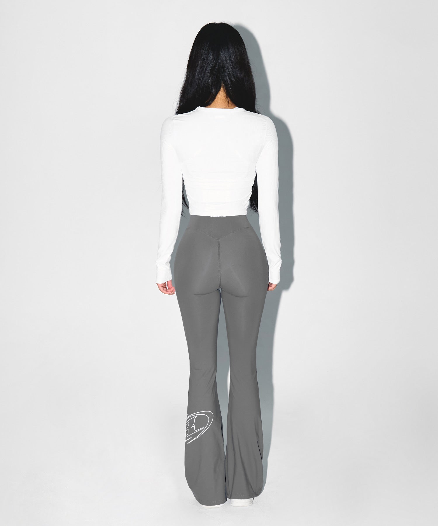 【予約販売：ご注文より1～3週間後に発送予定】W FITNESS RIBBED LONG SLEEVE [WHITE]