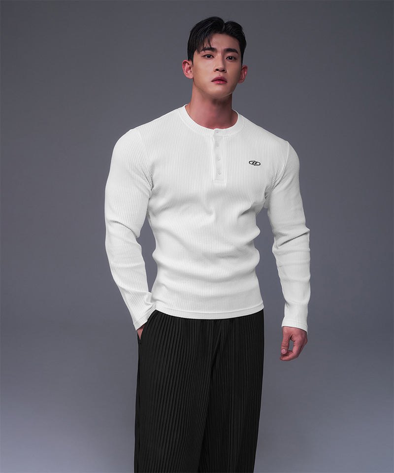 【韓国限定】B PENDANT HENRY NECK MUSCLE FIT LONG SLEEVE [WHITE]