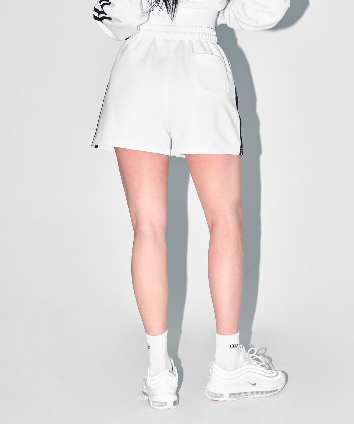 【韓国限定】W CHROME B TRACK LINE SHORTS [WHITE]