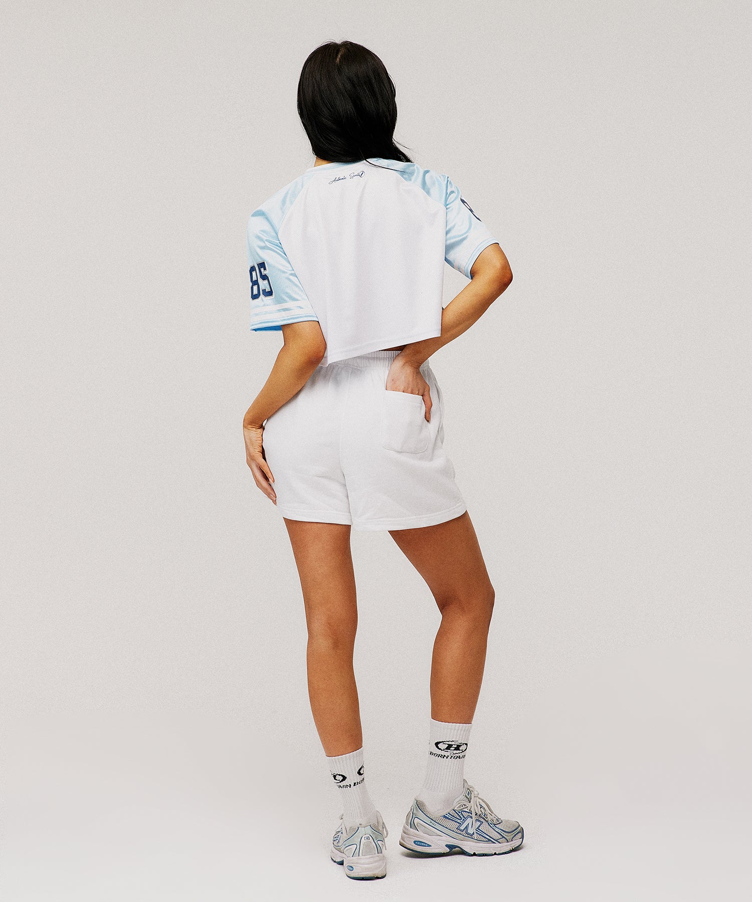 【予約販売：ご注文より1～3週間後に発送予定】W RUGBY JERSEY CROP T-SHIRTS [LIGHT BLUE]