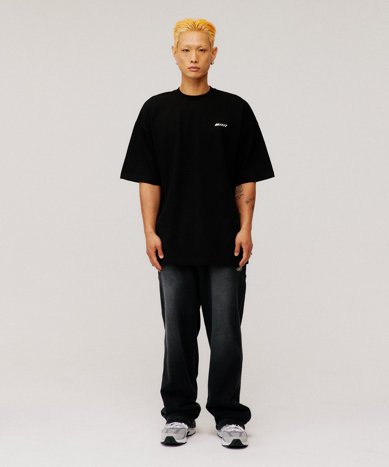 SILVER BRN SEMI OVER FIT T-SHIRTS [BLACK]