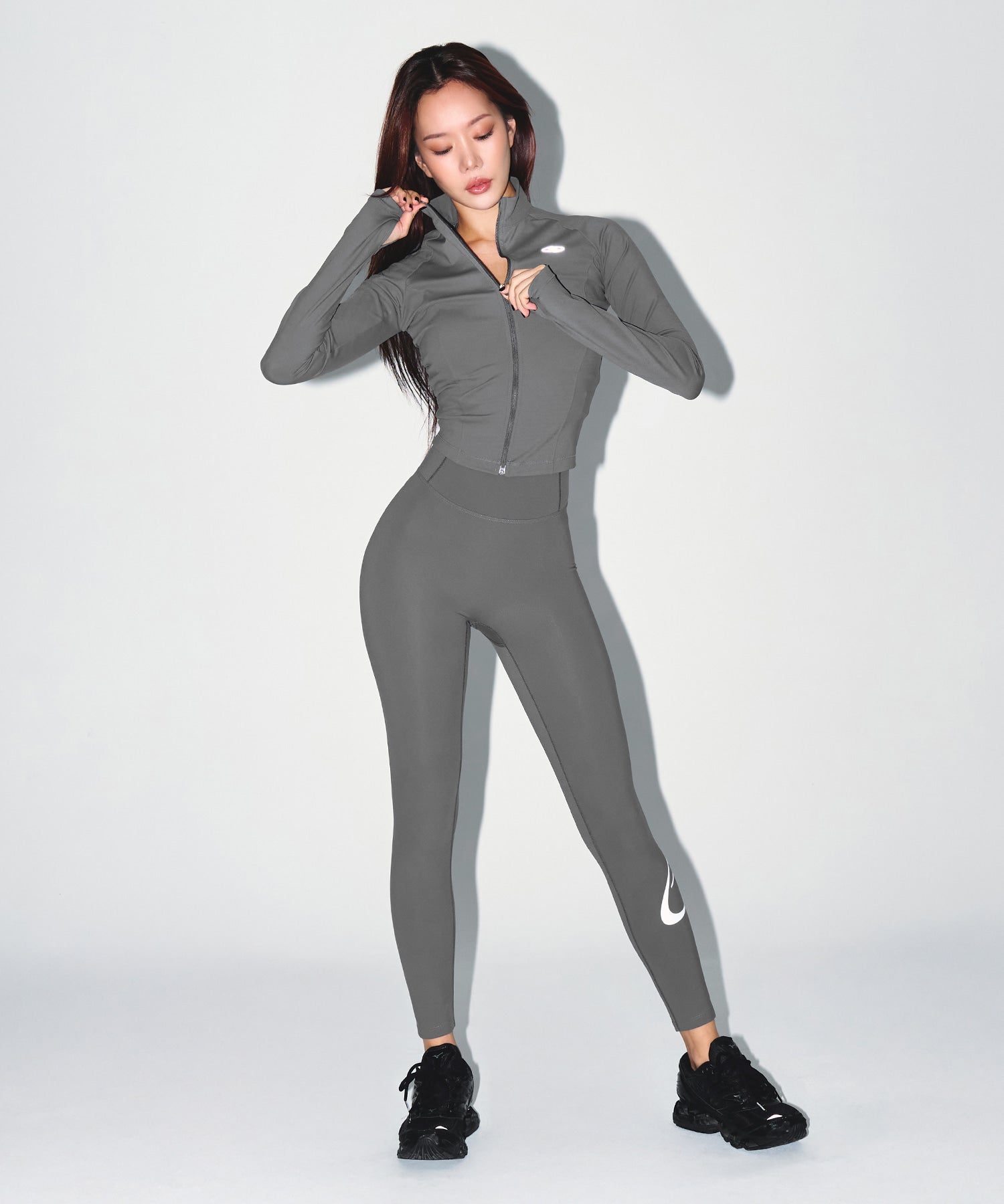 【予約販売：ご注文より1～3週間後に発送予定】W COMPRESSION FULL ZIP UP JACKET [CHARCOAL]