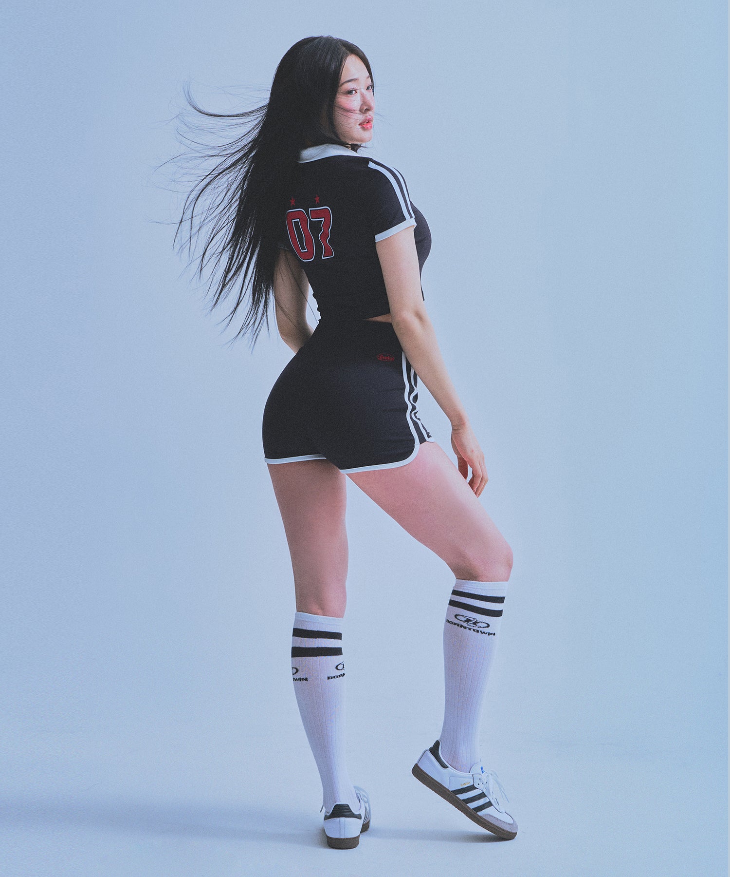 W BRNTW FOOTBALL CROP T-SHIRTS [BLACK]