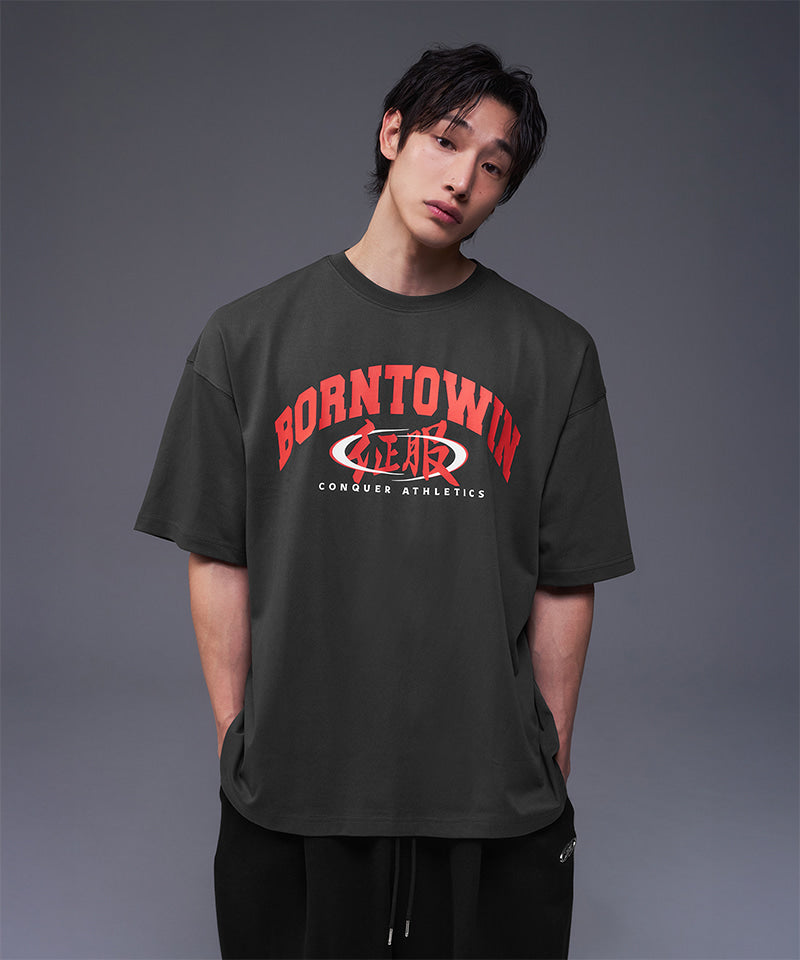 【韓国限定】CONQUER ATHLETICS SEMI OVER FIT T-SHIRTS [CHARCOAL]