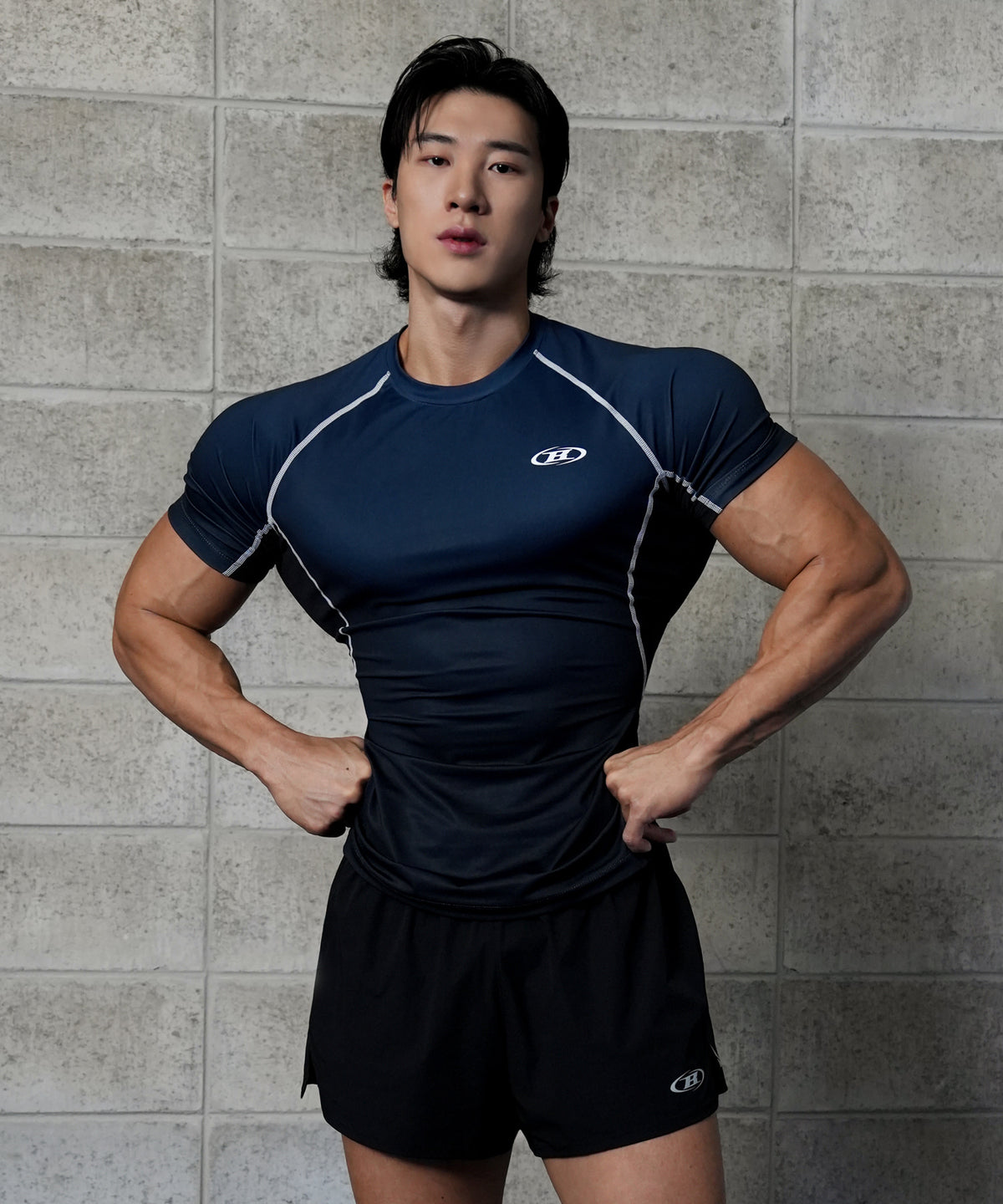 【韓国限定】WINNER SHOWMAN COMPRESSION SHORT SLEEVE [DARK NAVY]