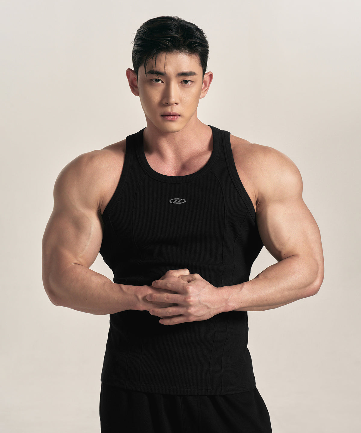 【韓国限定】B PENDANT CUT LINE SLEEVELESS [BLACK]