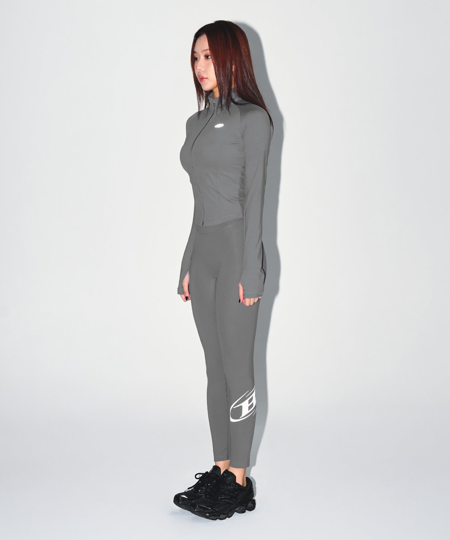 【予約販売：ご注文より1～3週間後に発送予定】W COMPRESSION FULL ZIP UP JACKET [CHARCOAL]