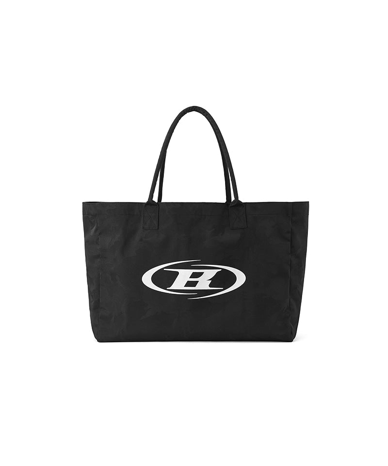 【予約販売：ご注文より1～3週間後に発送予定】SYMBOL B LOGO SHOPPER BAG [BLACK CAMO]